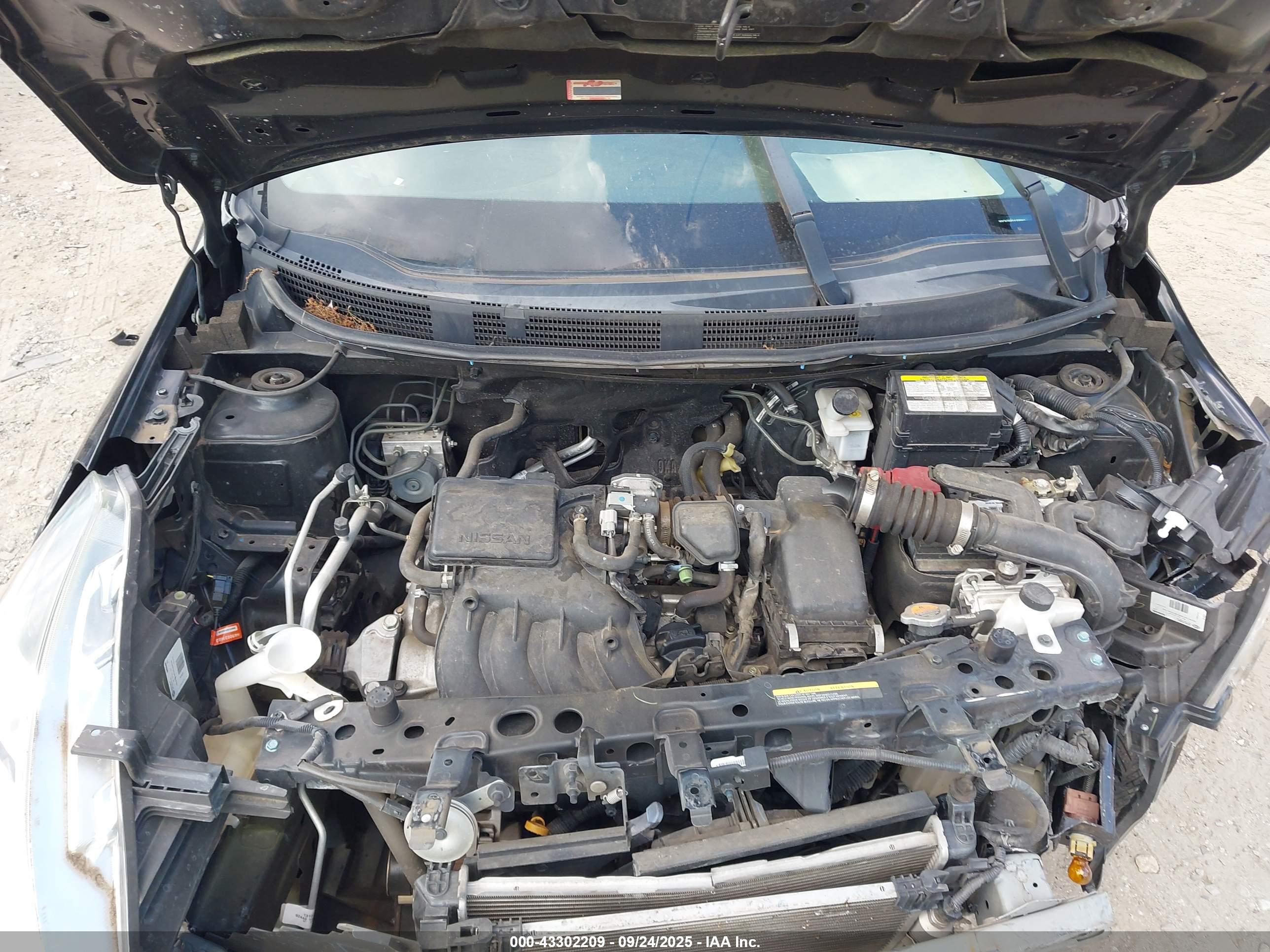 NISSAN VERSA image 10