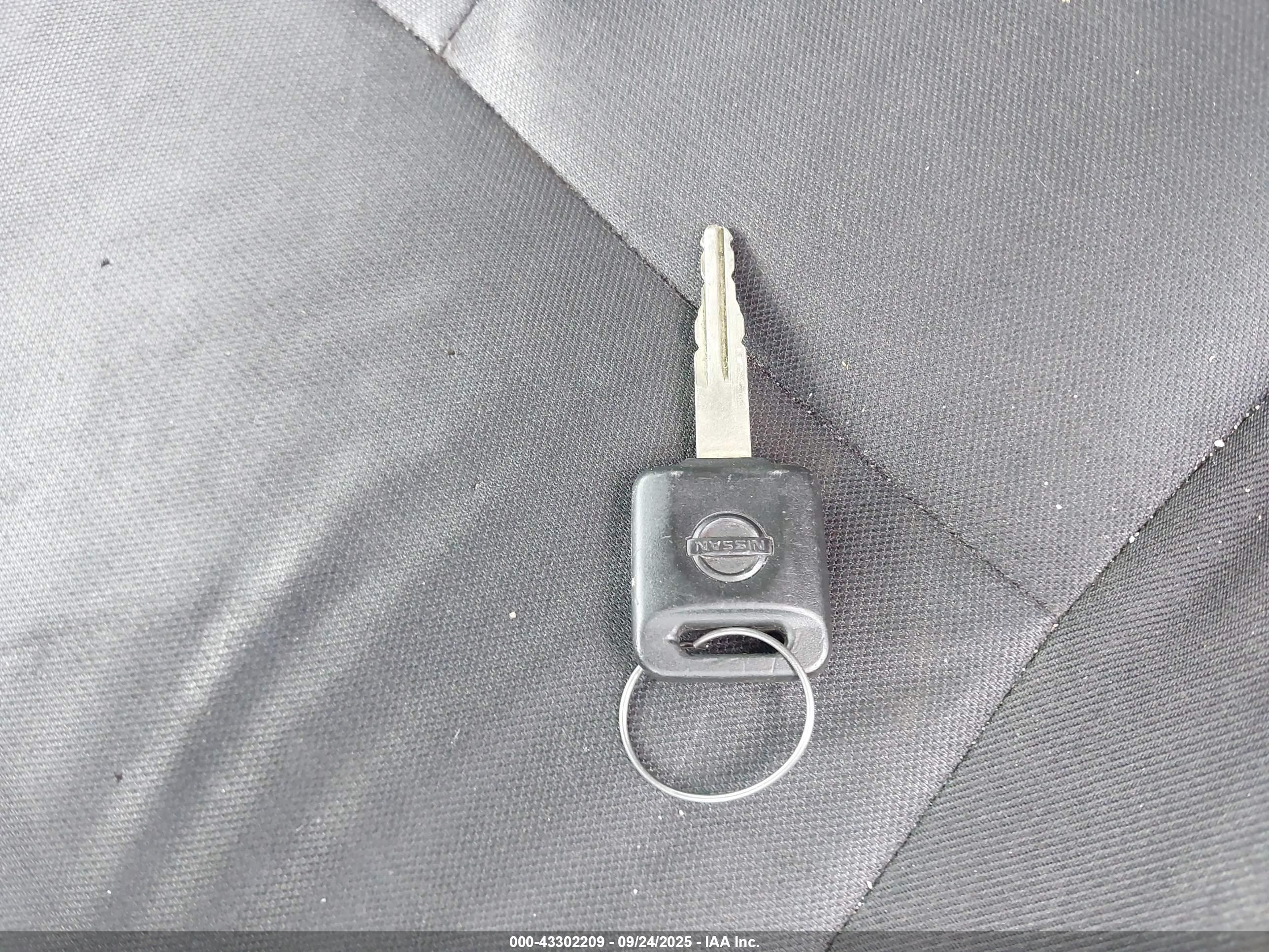NISSAN VERSA image 11