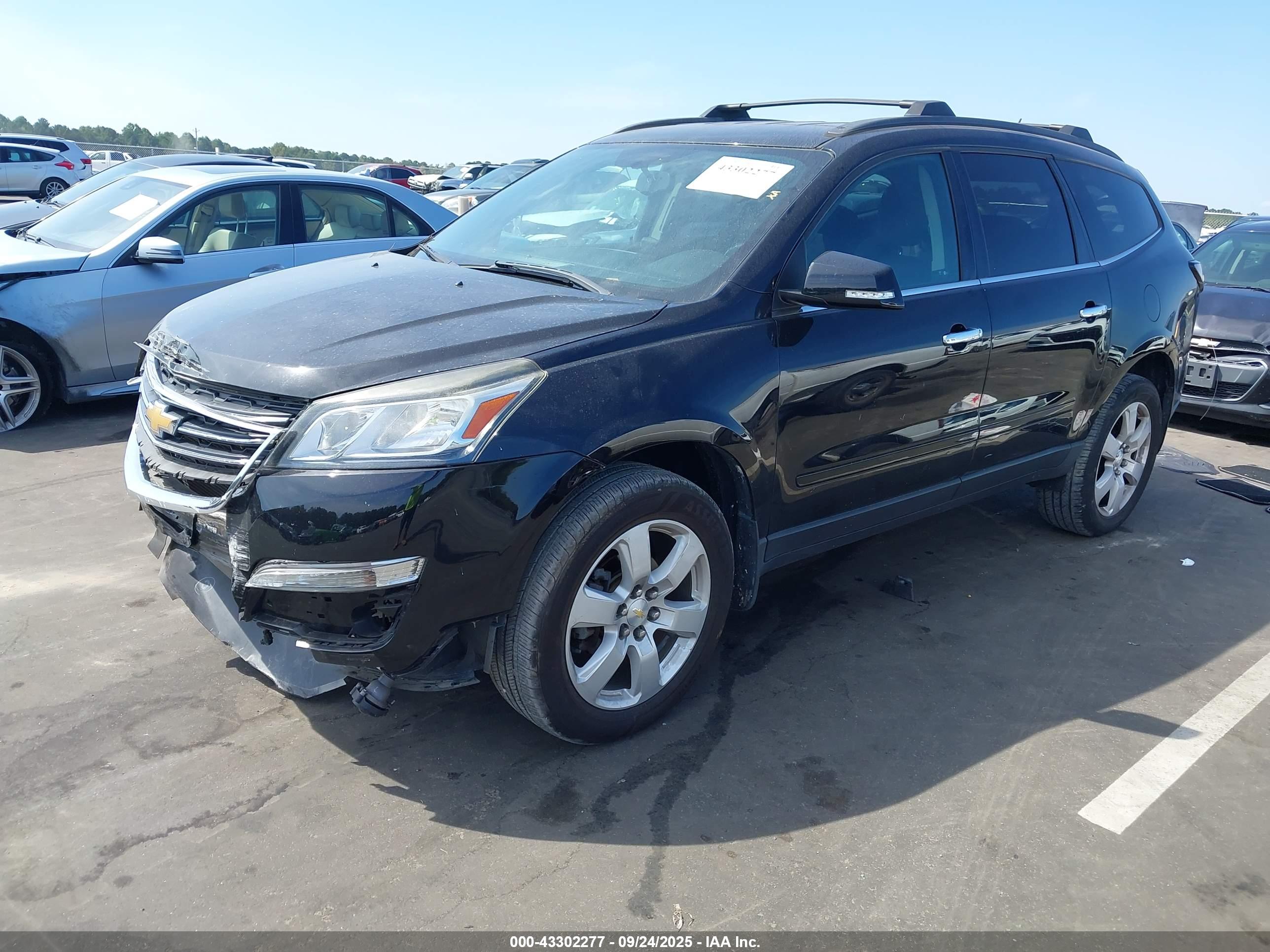 CHEVROLET TRAVERSE image 2