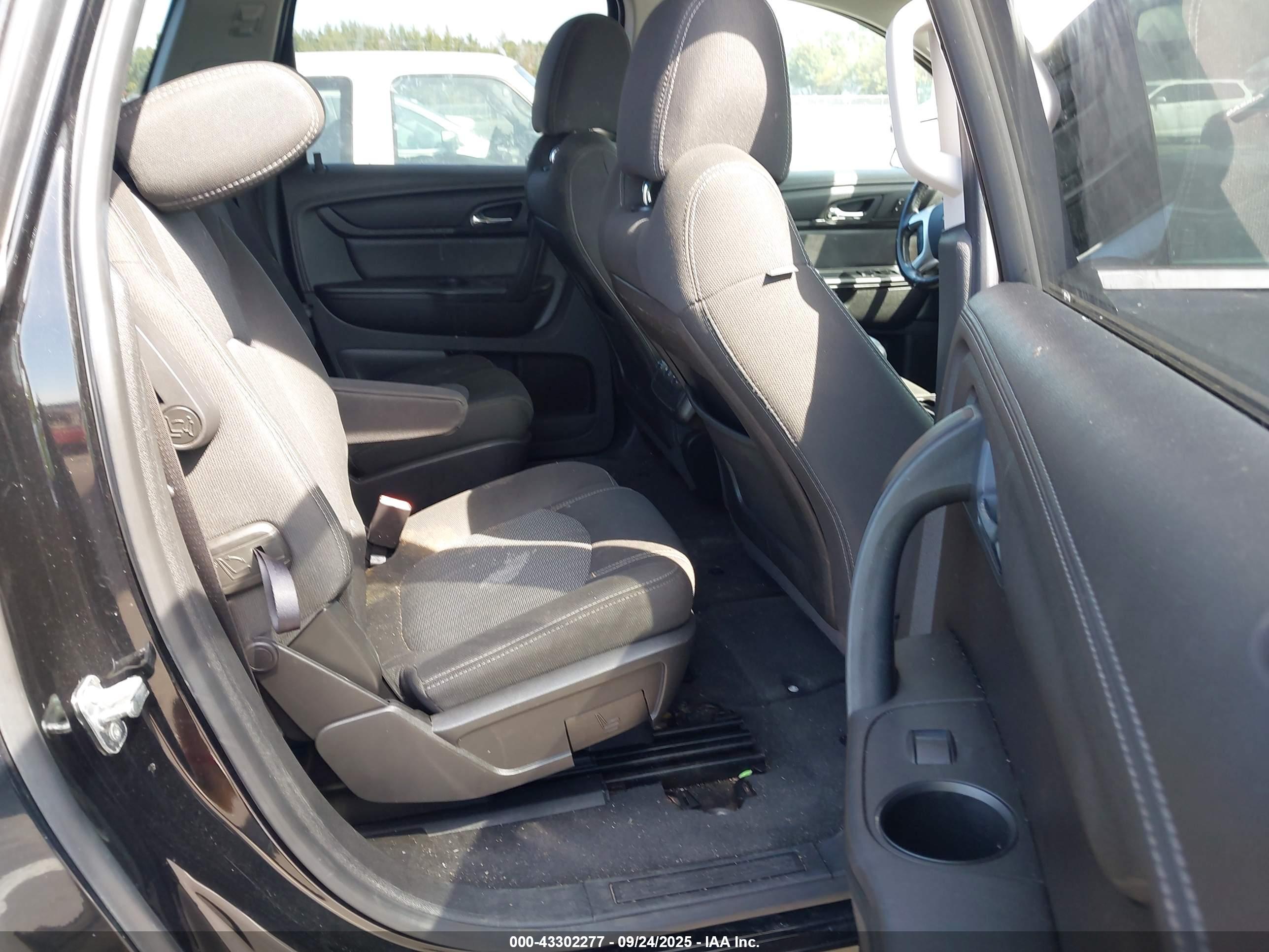 CHEVROLET TRAVERSE image 8