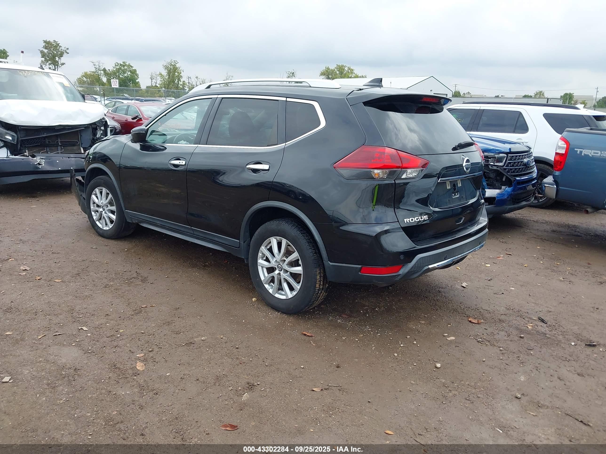 NISSAN ROGUE image 3