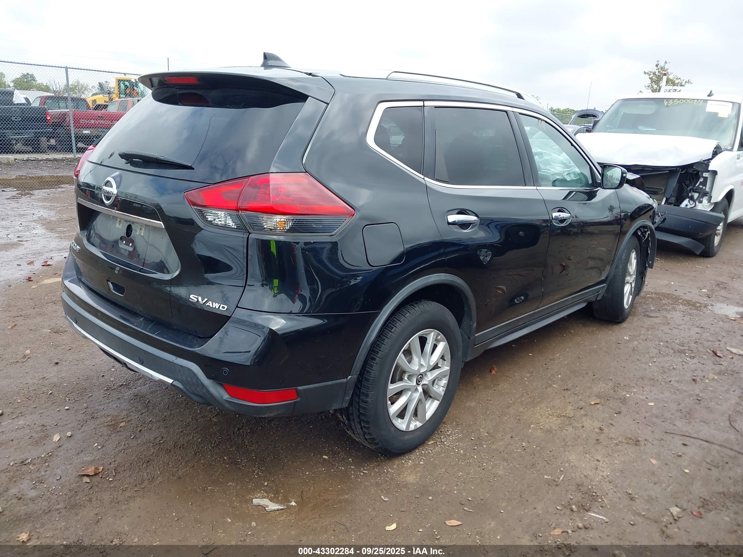 NISSAN ROGUE image 4