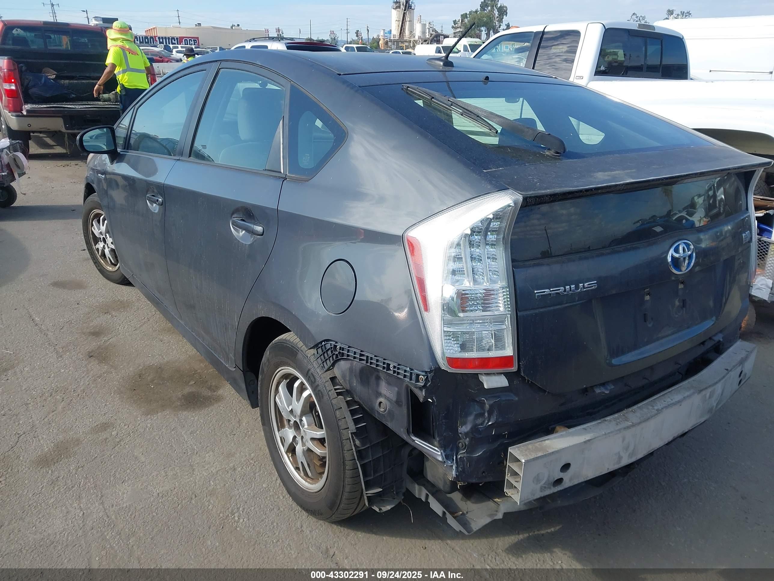 TOYOTA PRIUS image 3