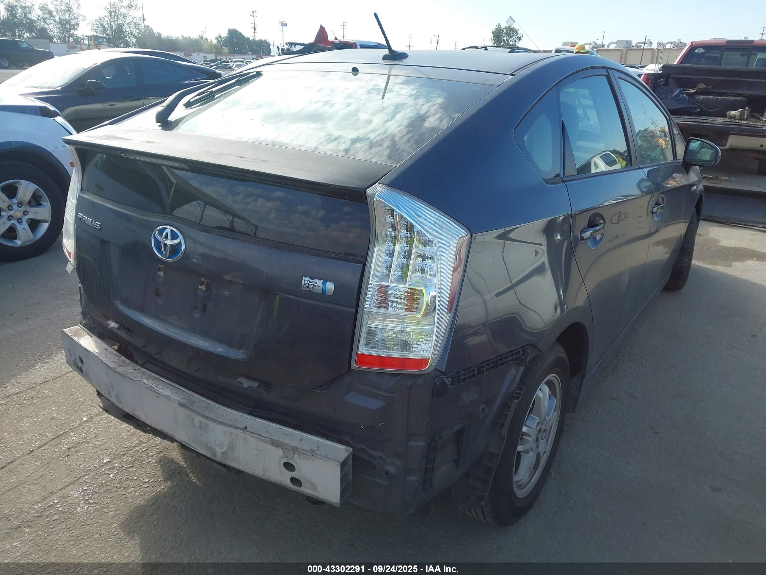 TOYOTA PRIUS image 4
