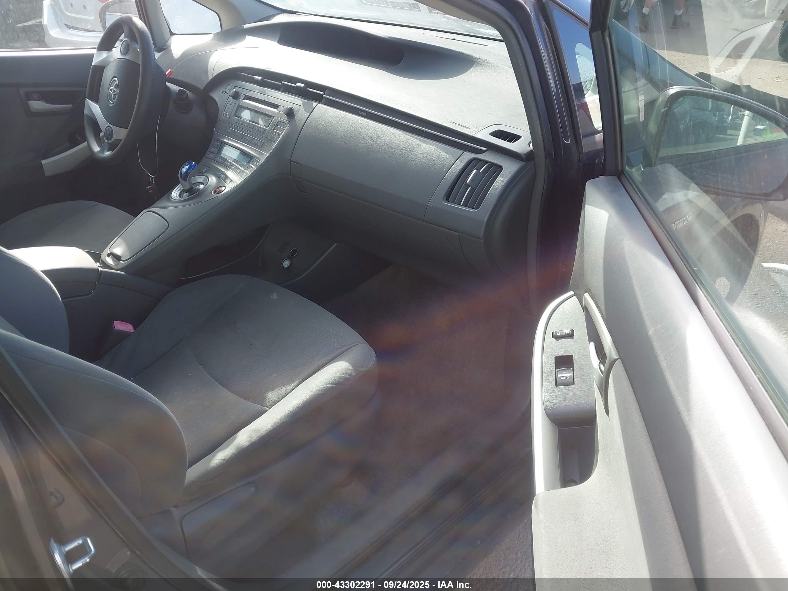 TOYOTA PRIUS image 5
