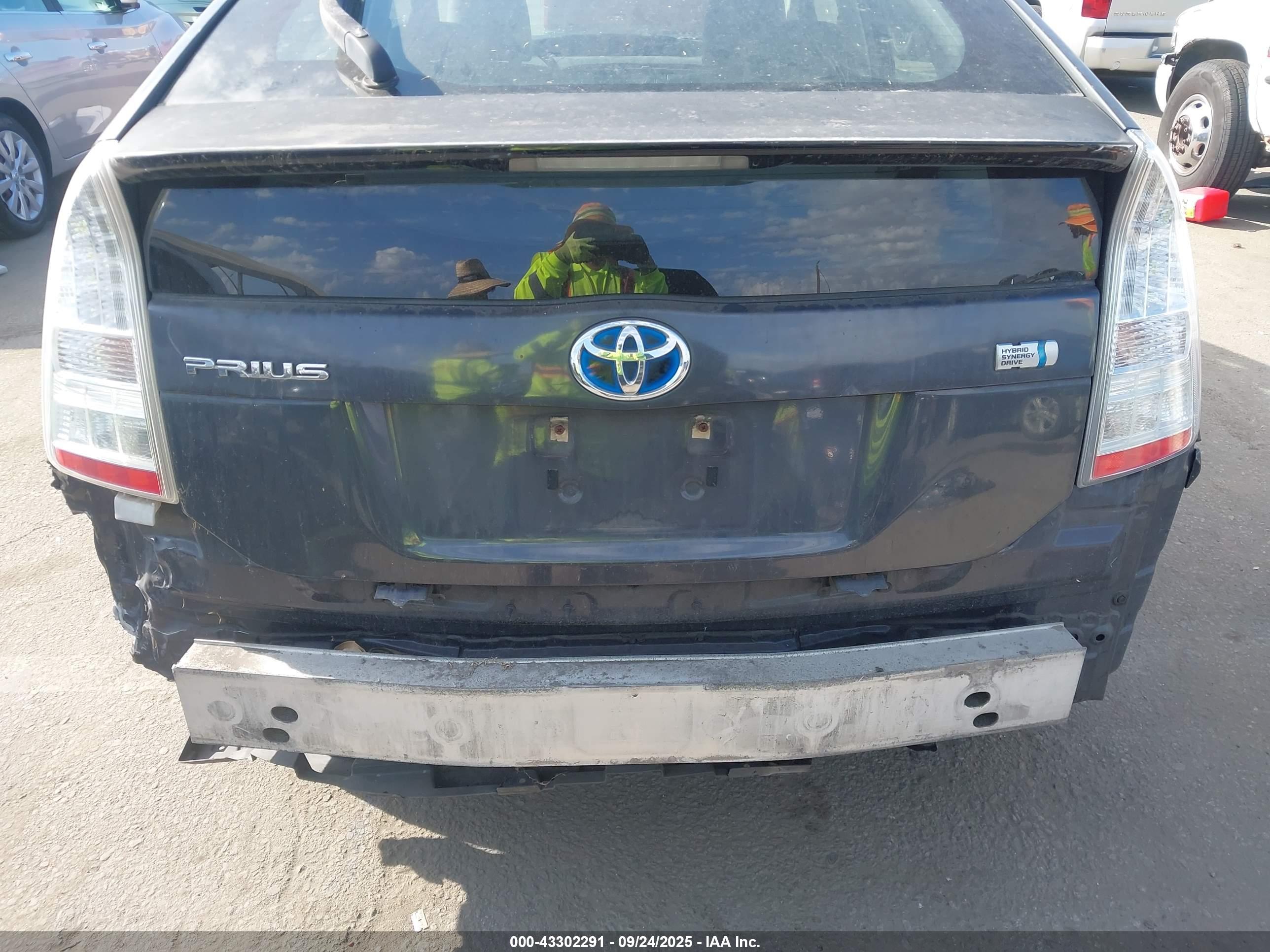 TOYOTA PRIUS image 6