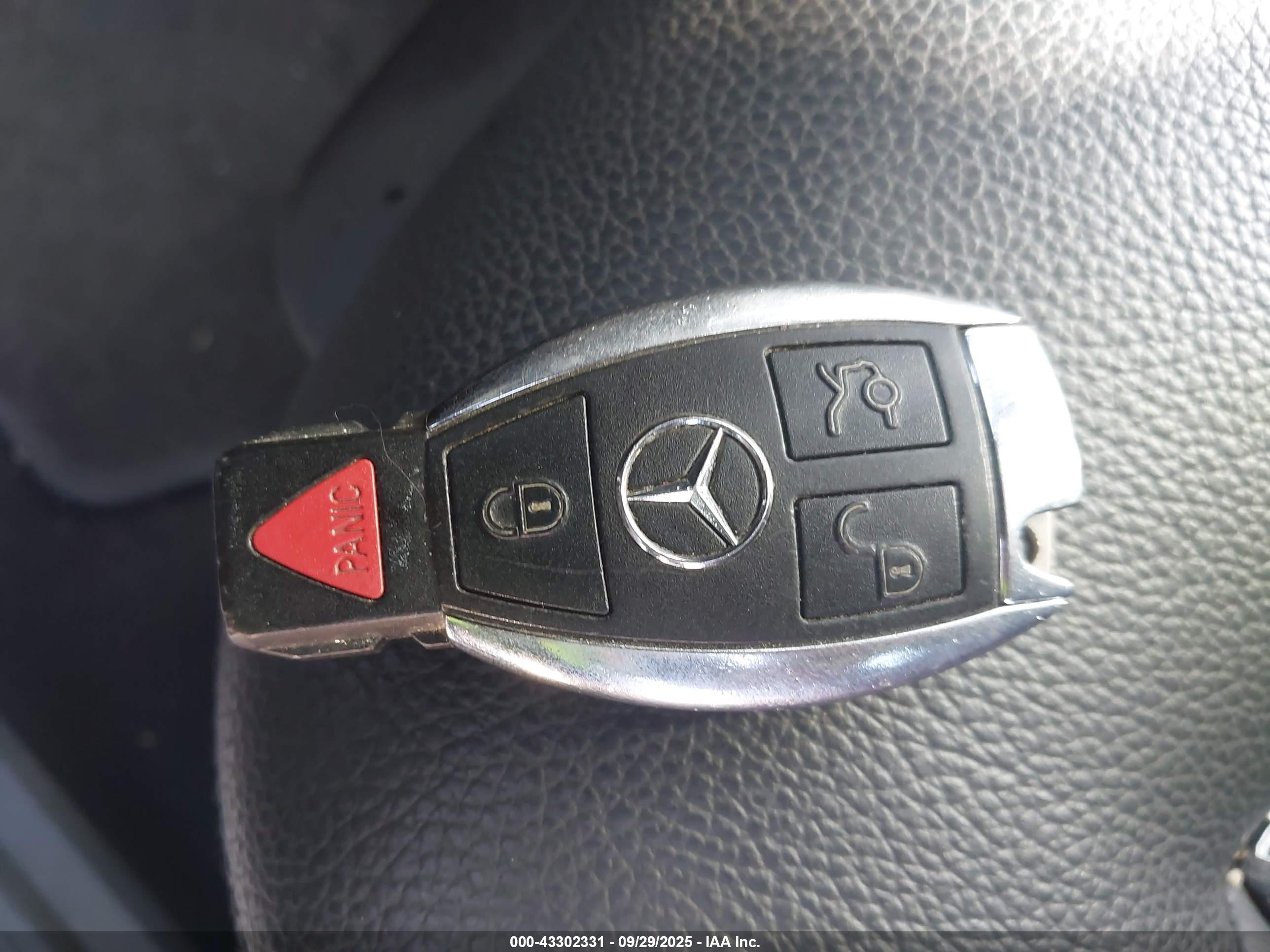 MERCEDES-BENZ E image 11
