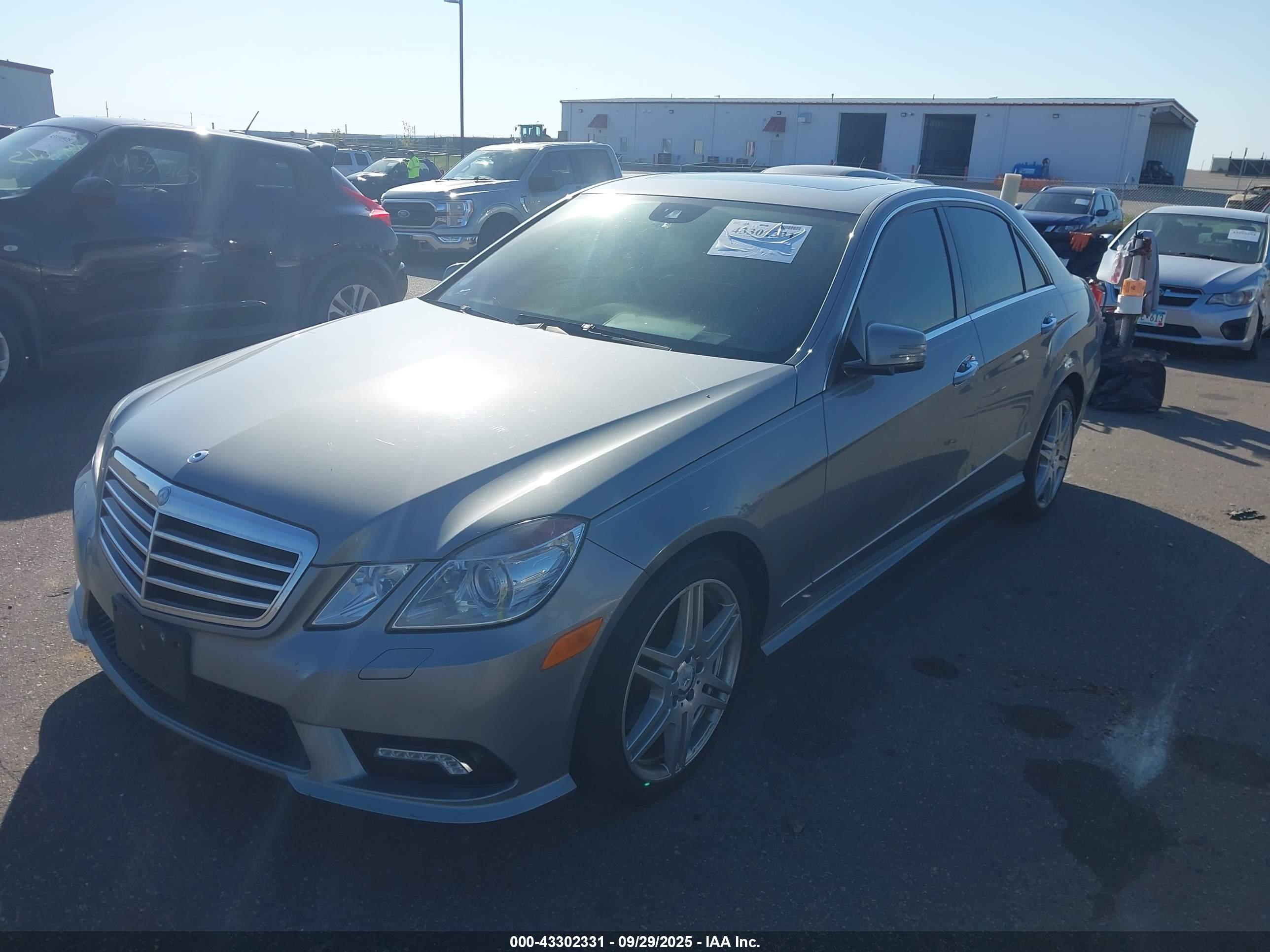 MERCEDES-BENZ E image 2