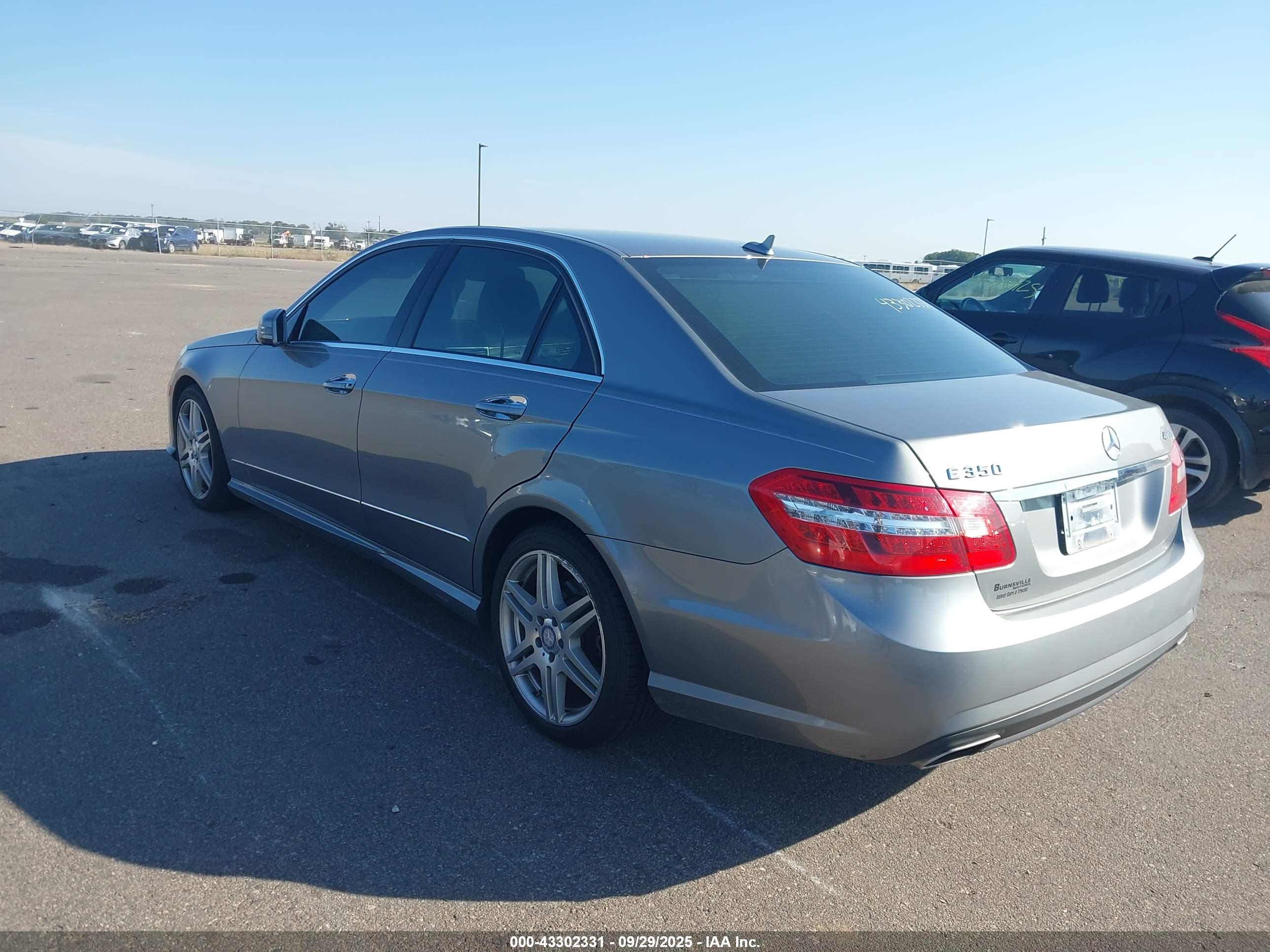 MERCEDES-BENZ E image 3