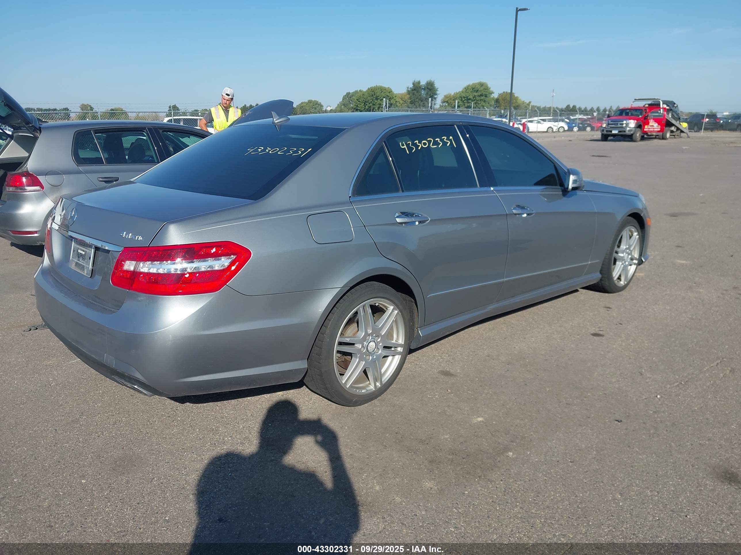 MERCEDES-BENZ E image 4