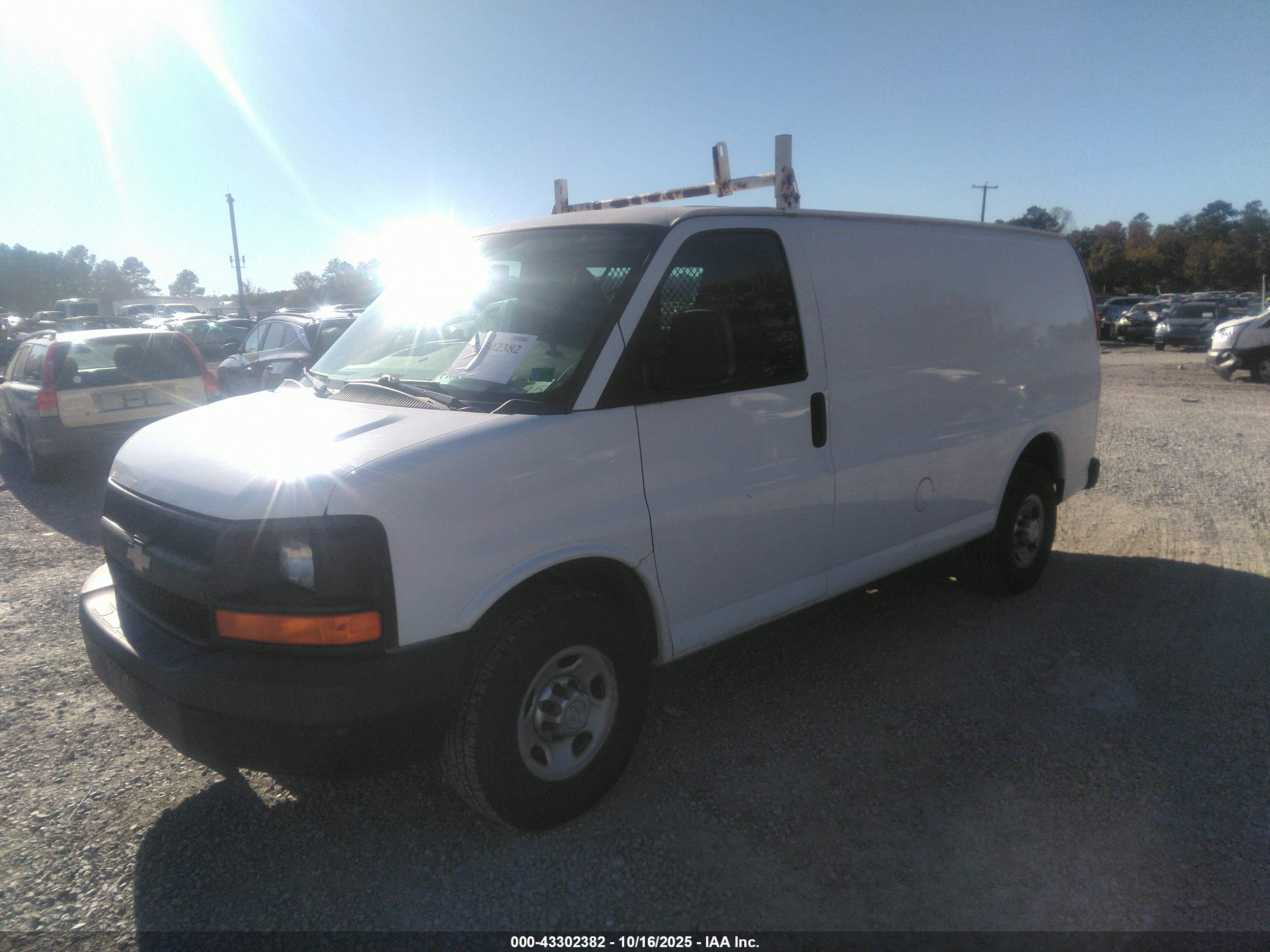 CHEVROLET EXPRESS image 2