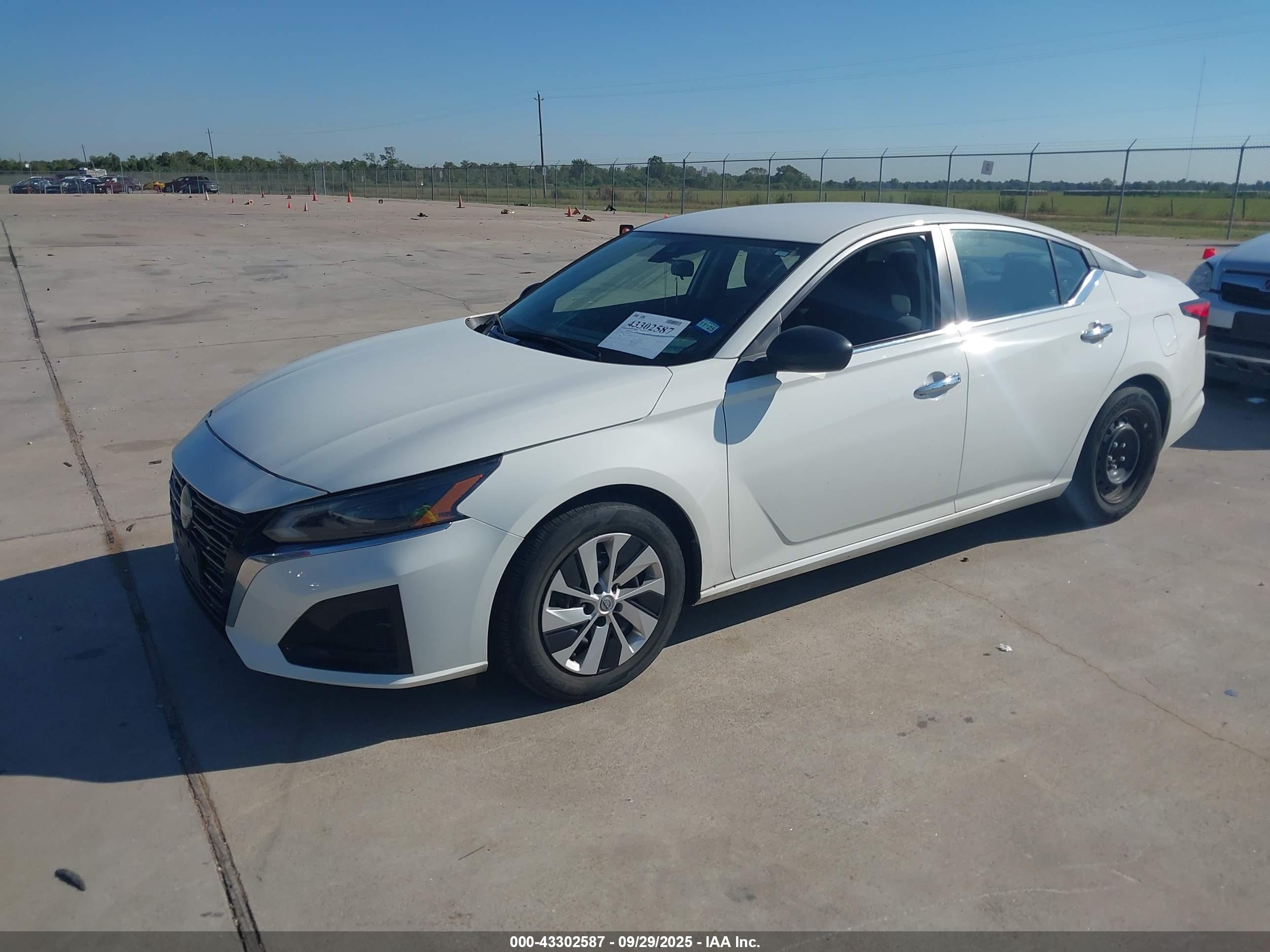 NISSAN ALTIMA image 2