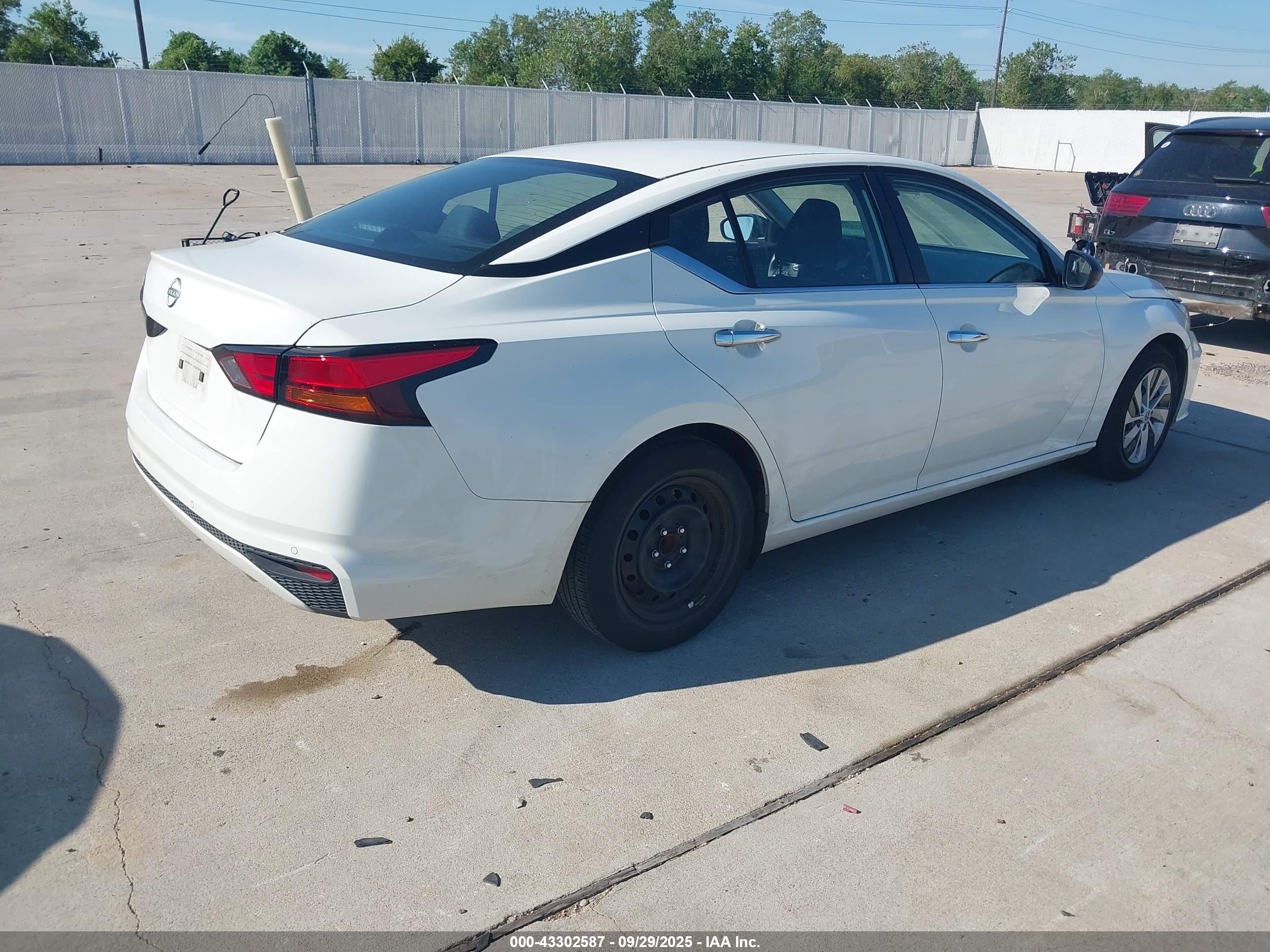 NISSAN ALTIMA image 4
