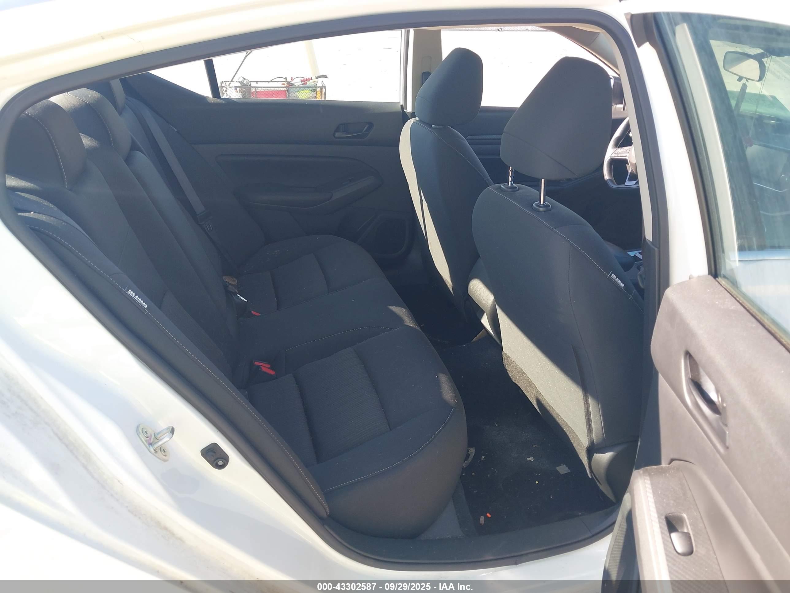 NISSAN ALTIMA image 8