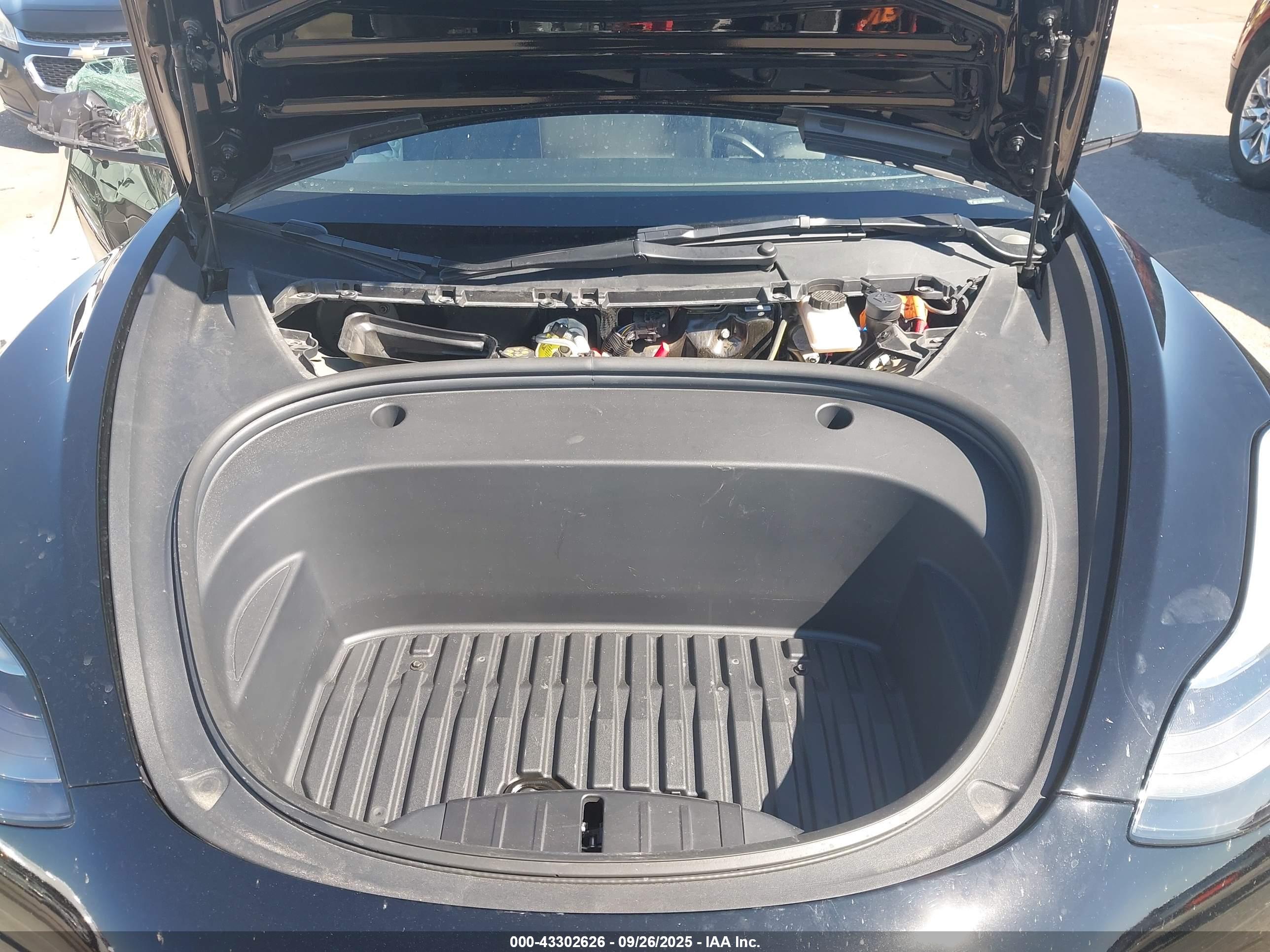 TESLA MODEL image 10