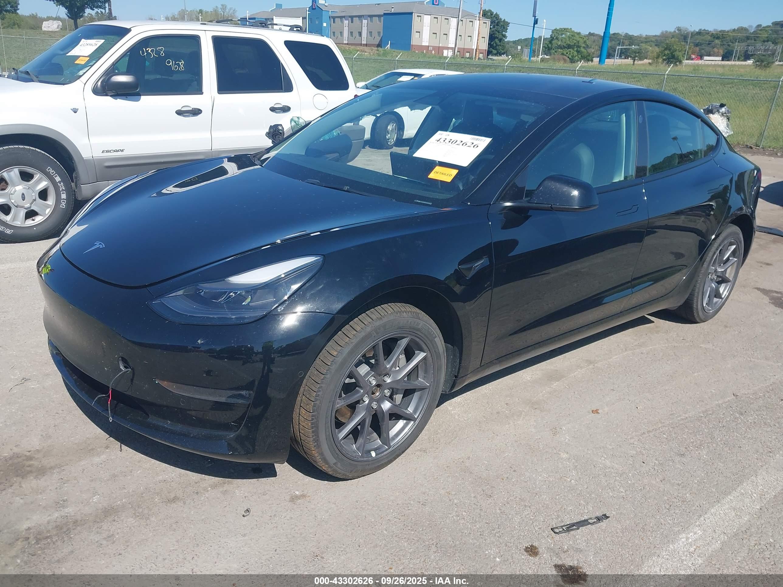 TESLA MODEL image 2