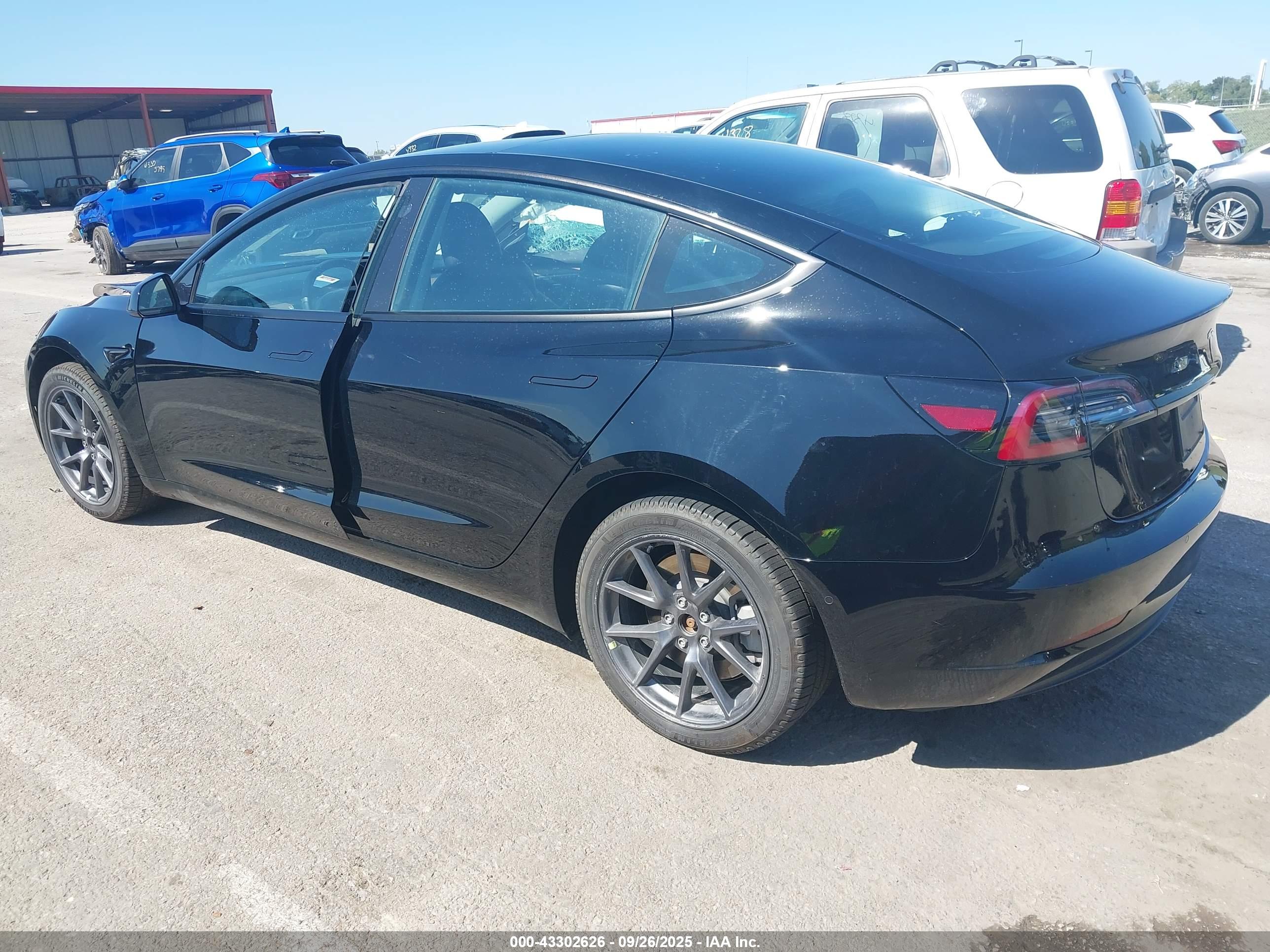 TESLA MODEL image 3