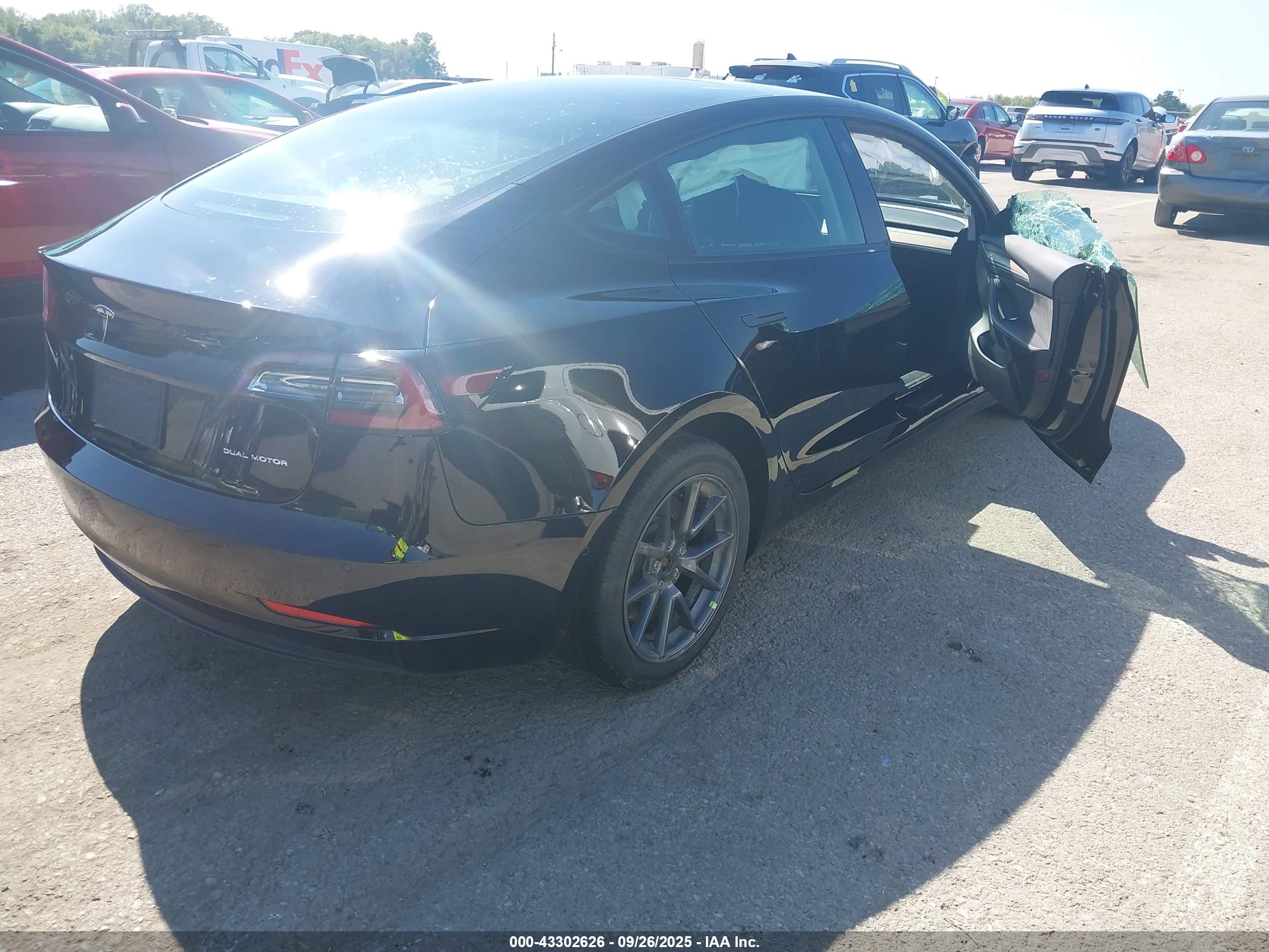 TESLA MODEL image 4
