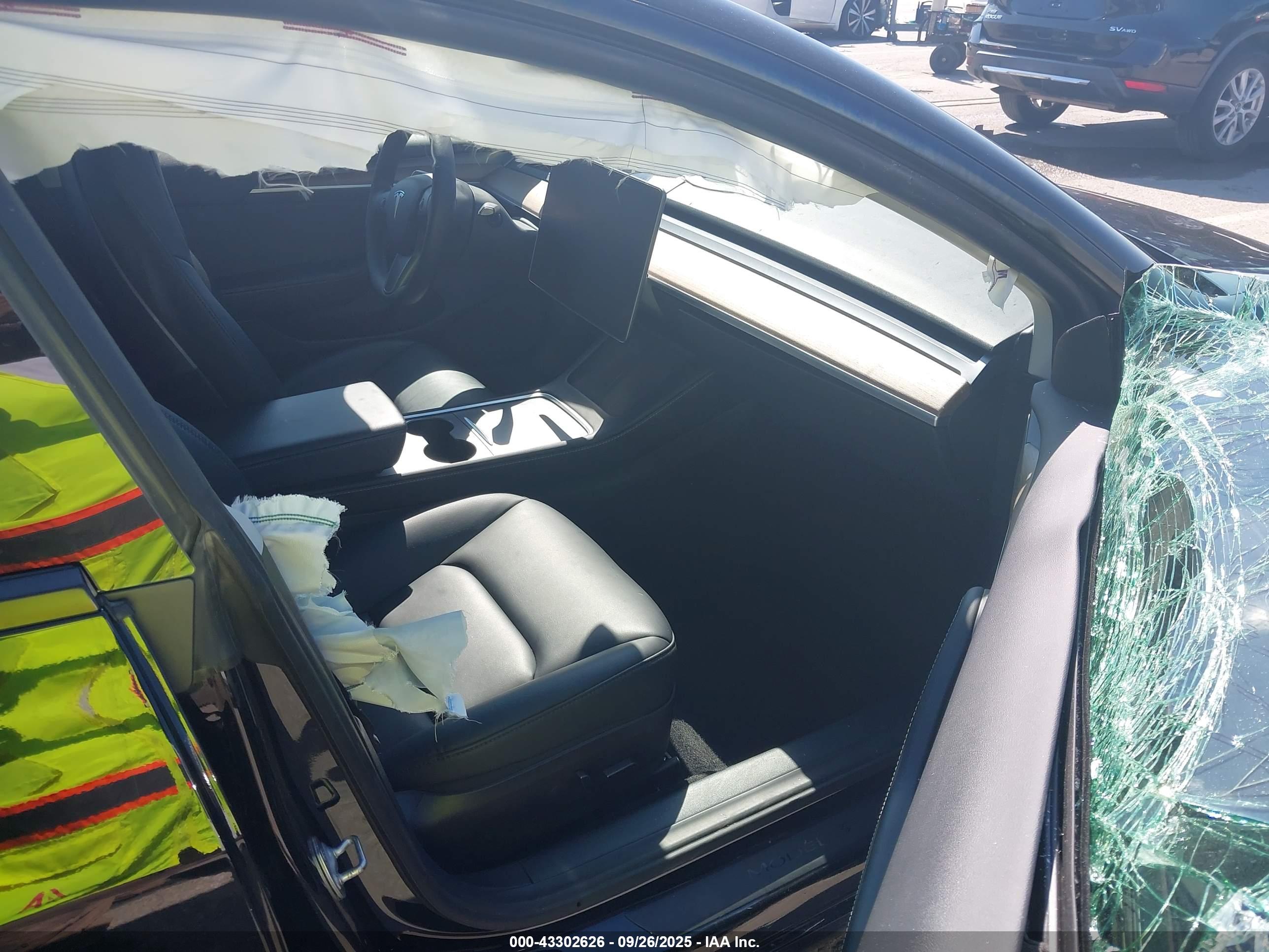 TESLA MODEL image 5