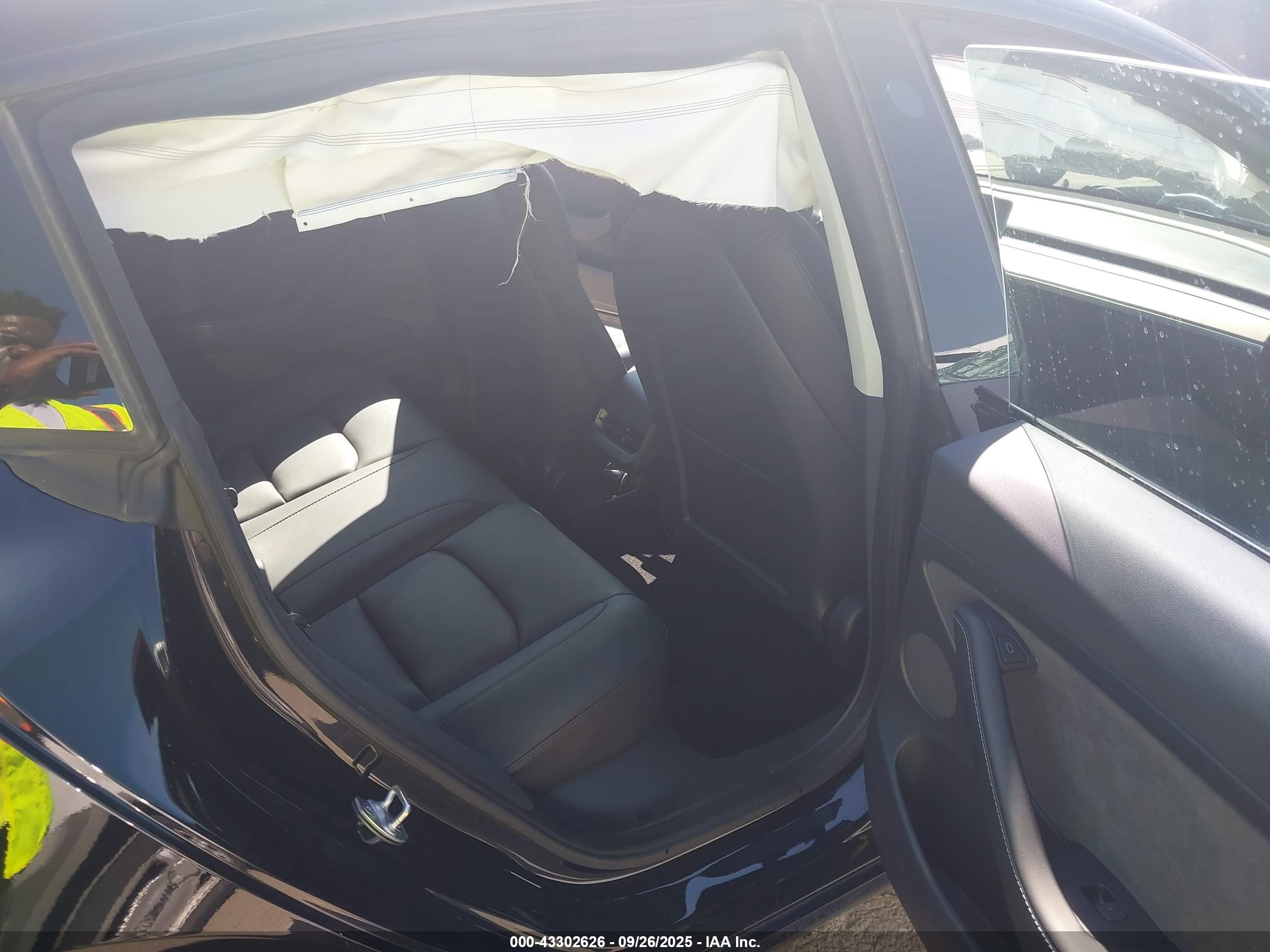 TESLA MODEL image 8