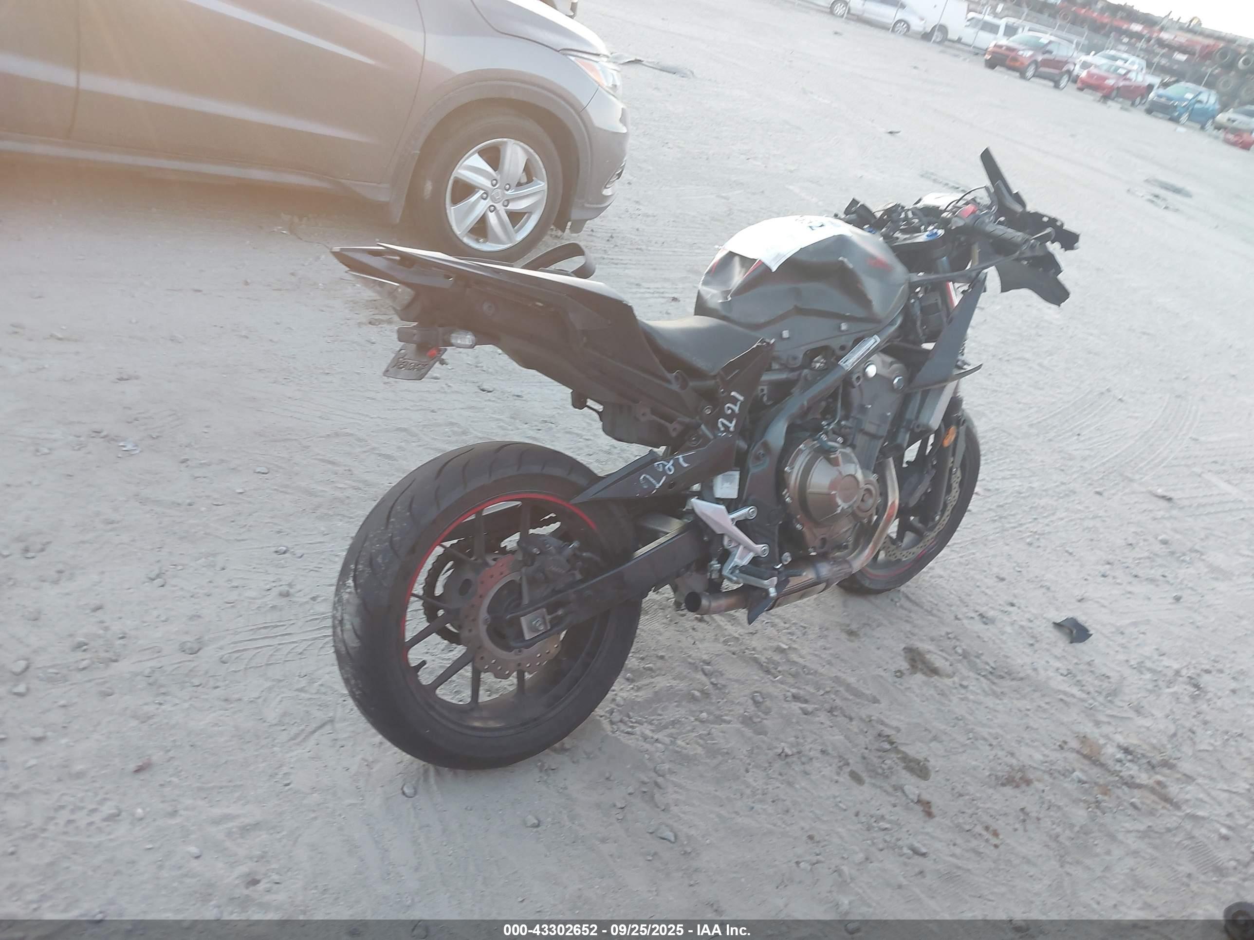 HONDA CBR500 image 4