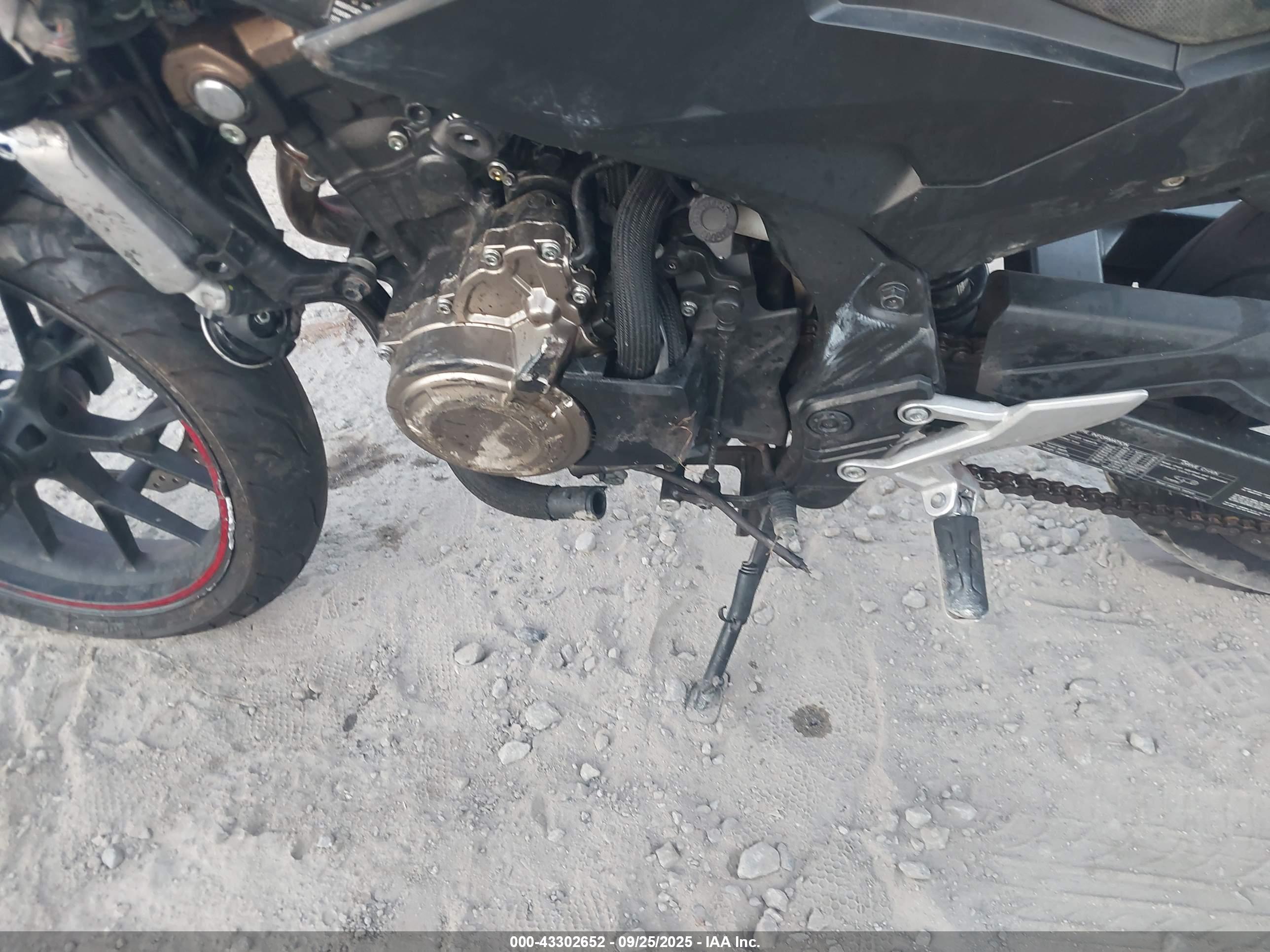 HONDA CBR500 image 9