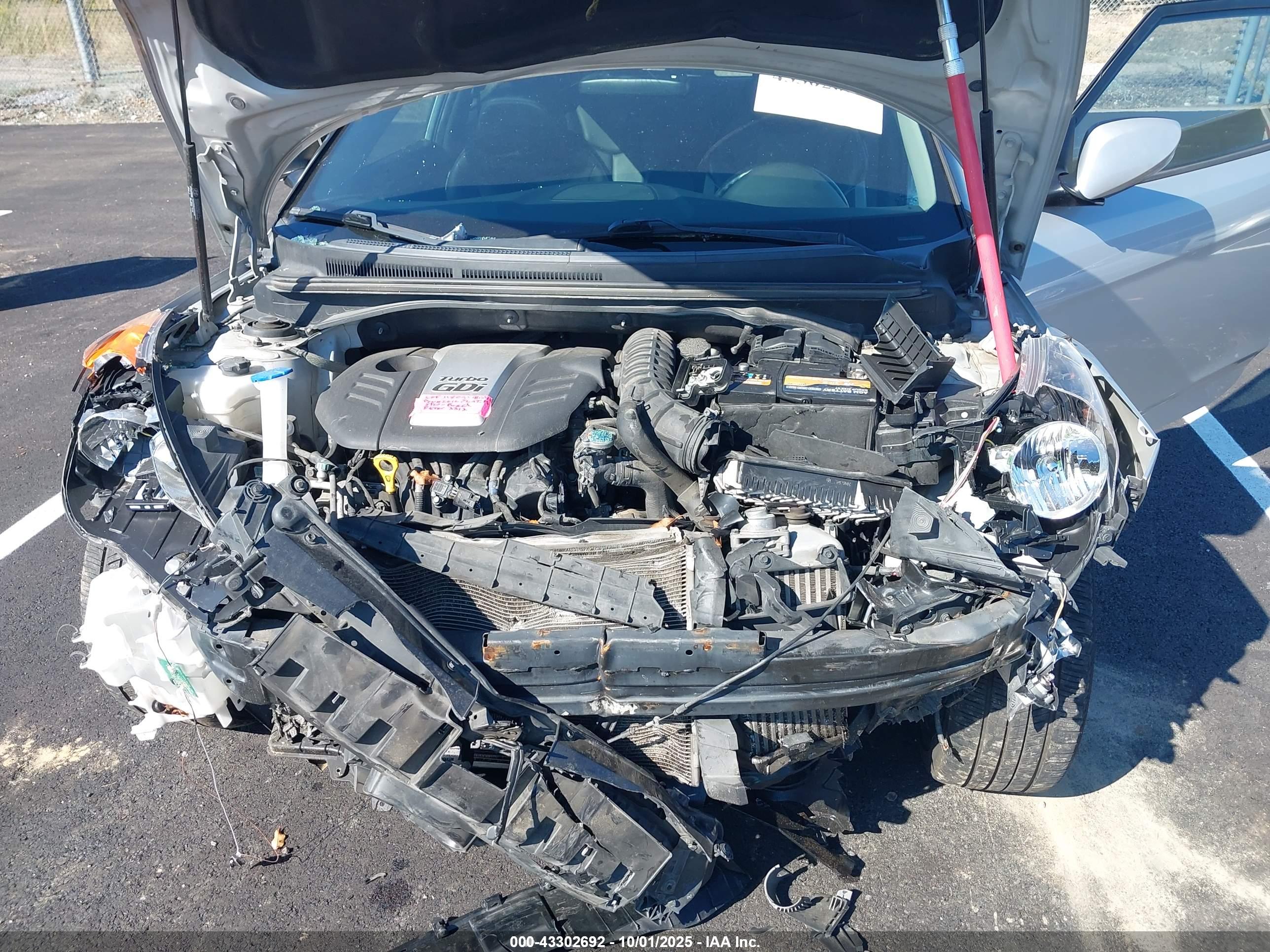 HYUNDAI VELOSTER image 10