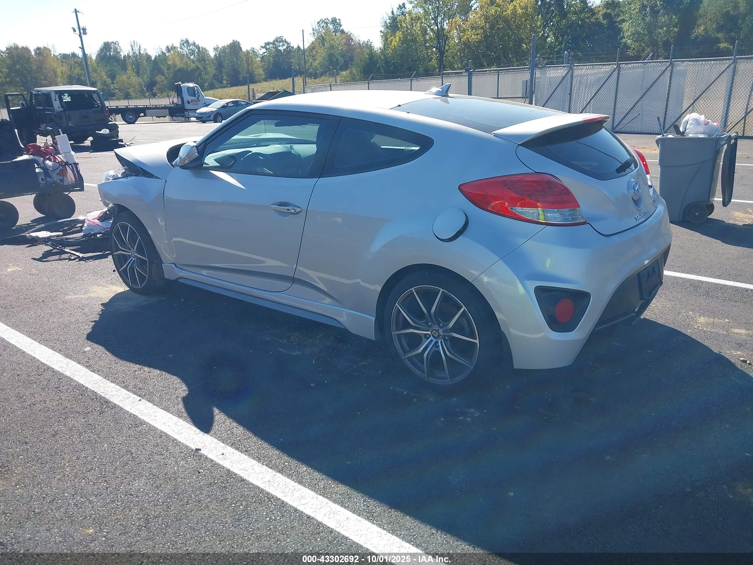 HYUNDAI VELOSTER image 3
