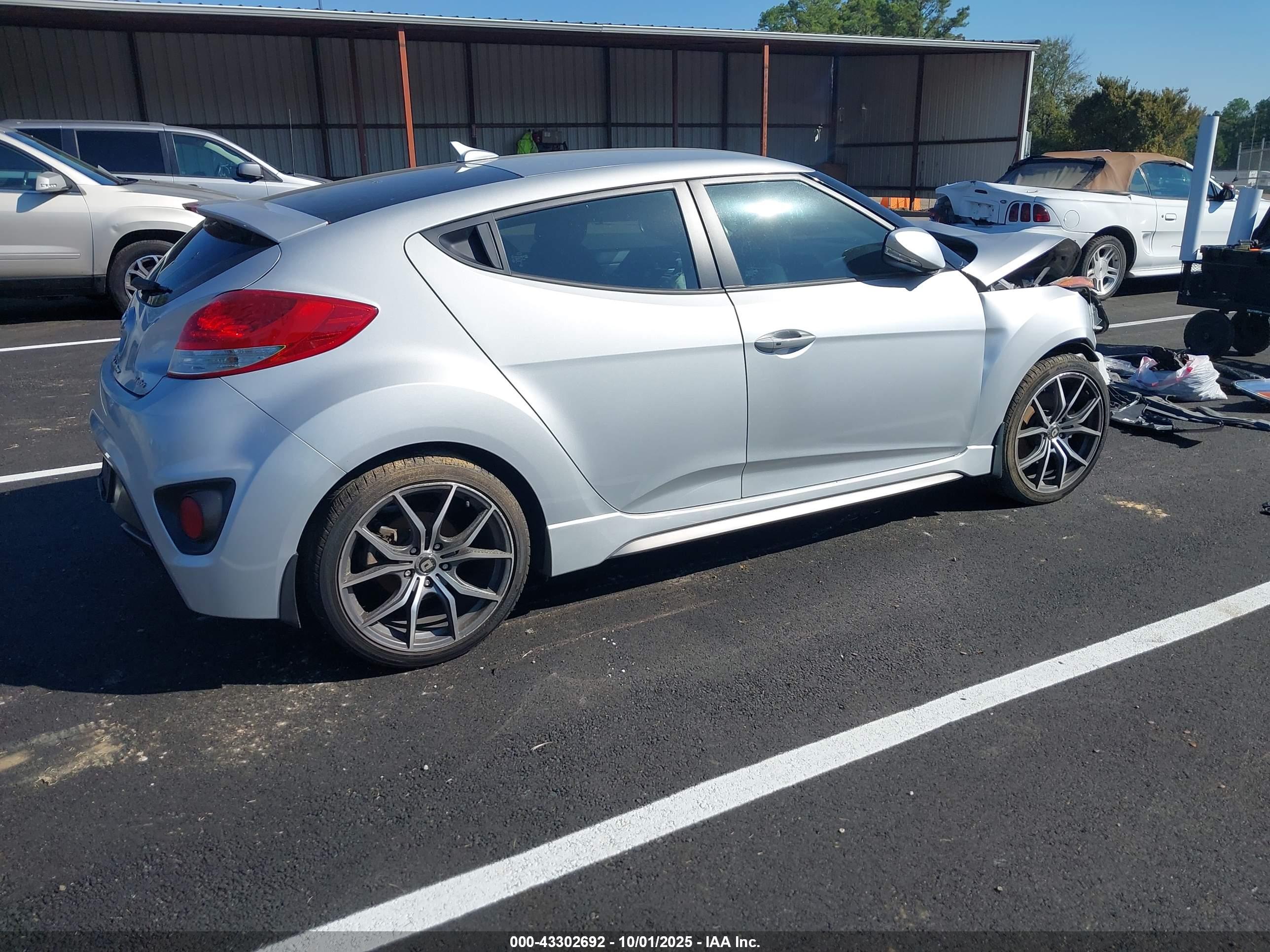 HYUNDAI VELOSTER image 4