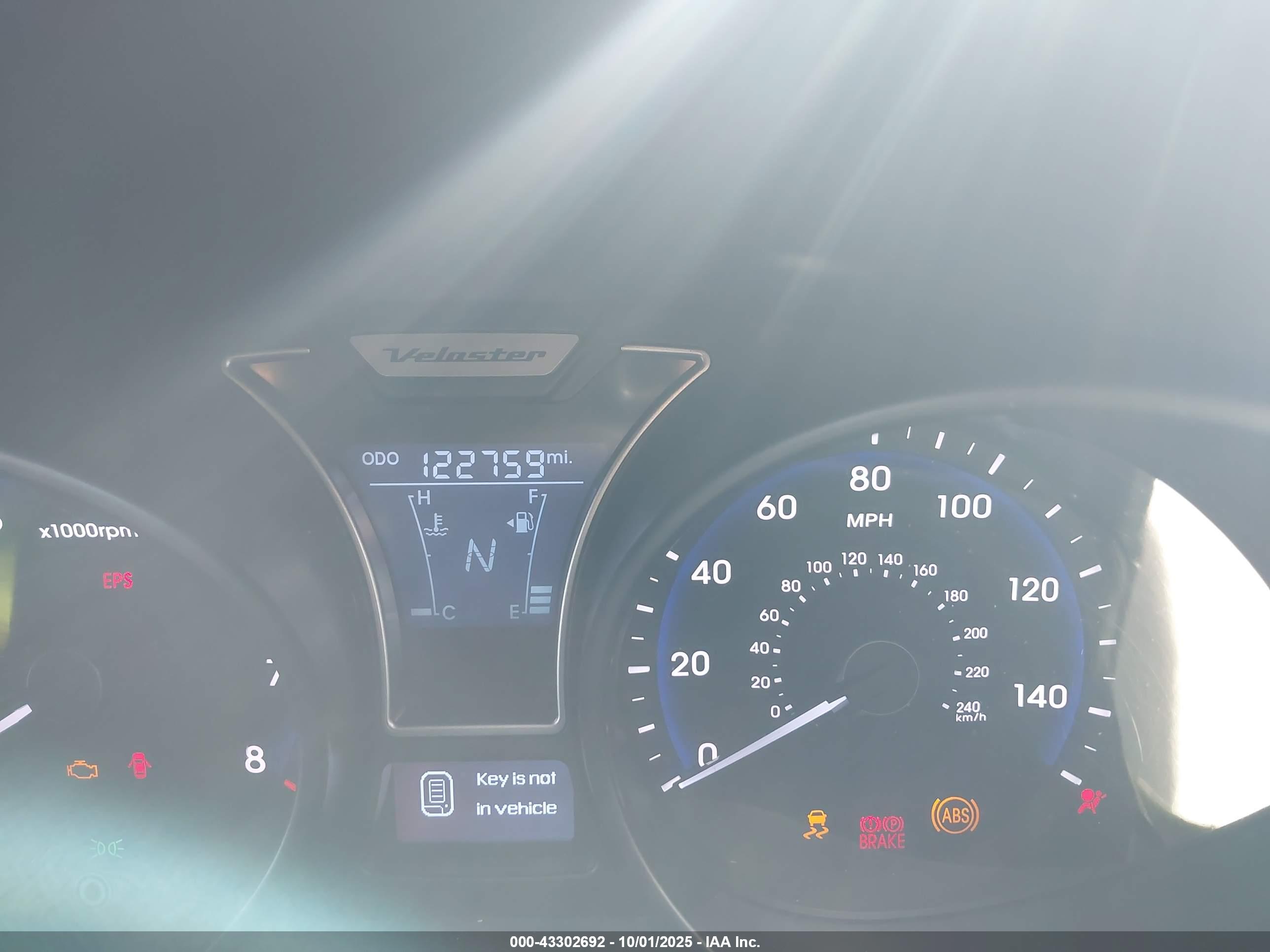 HYUNDAI VELOSTER image 7