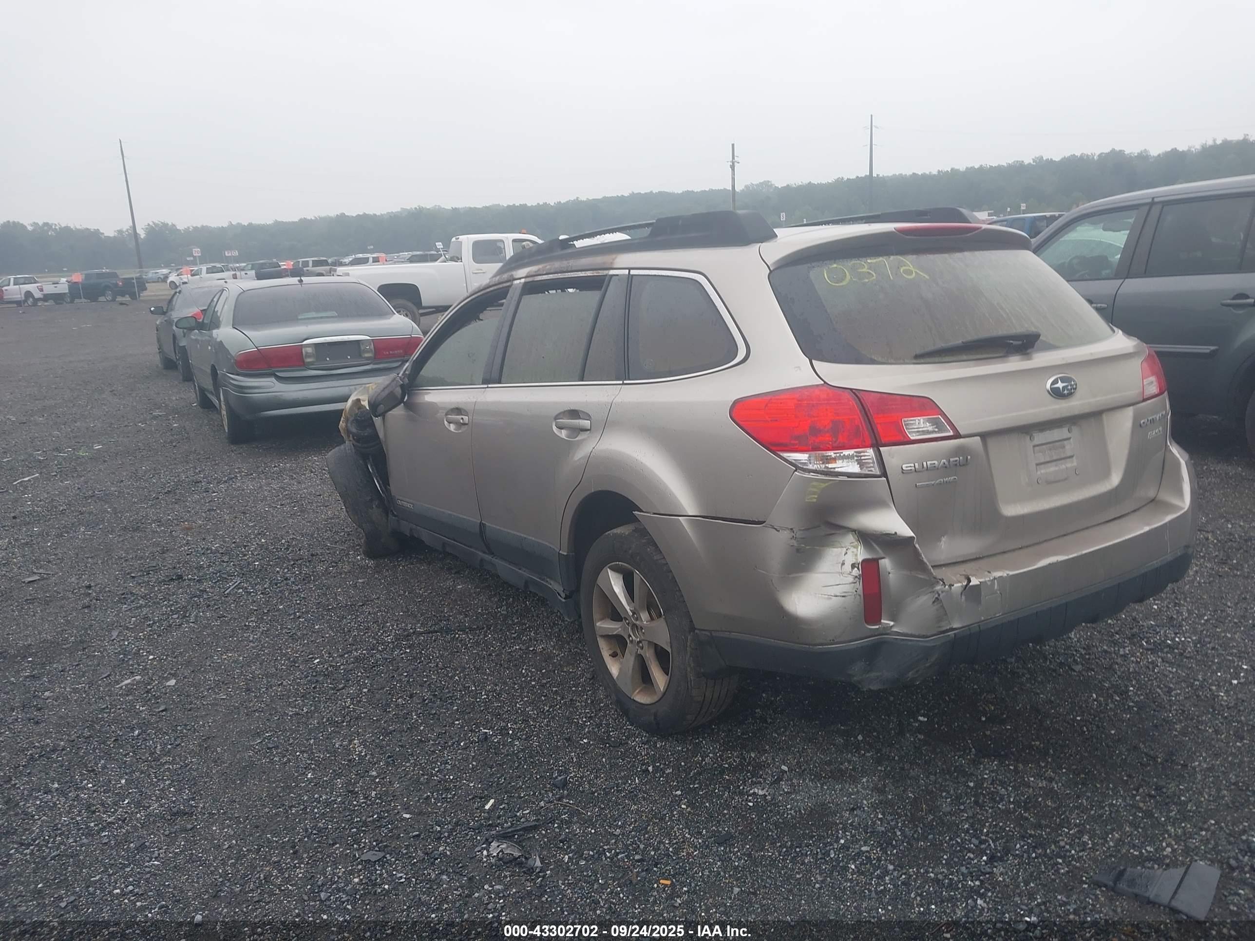 SUBARU OUTBACK image 3