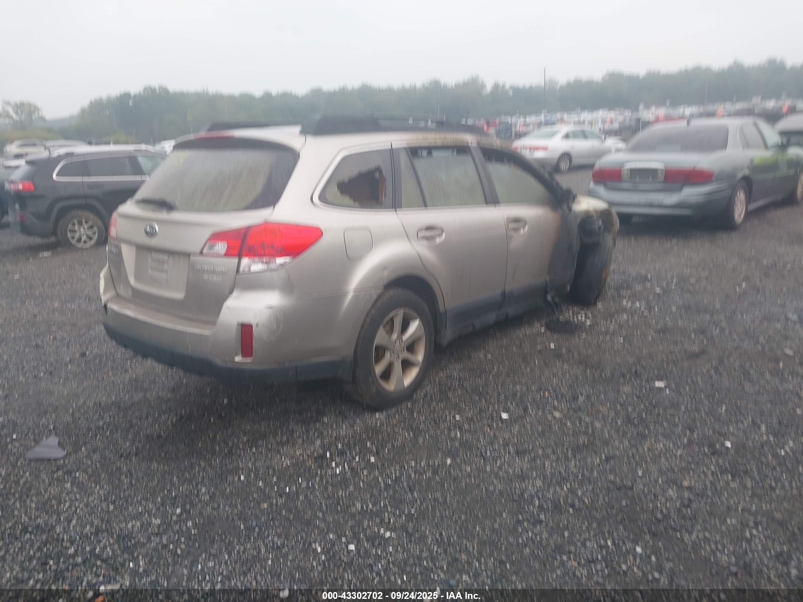 SUBARU OUTBACK image 4