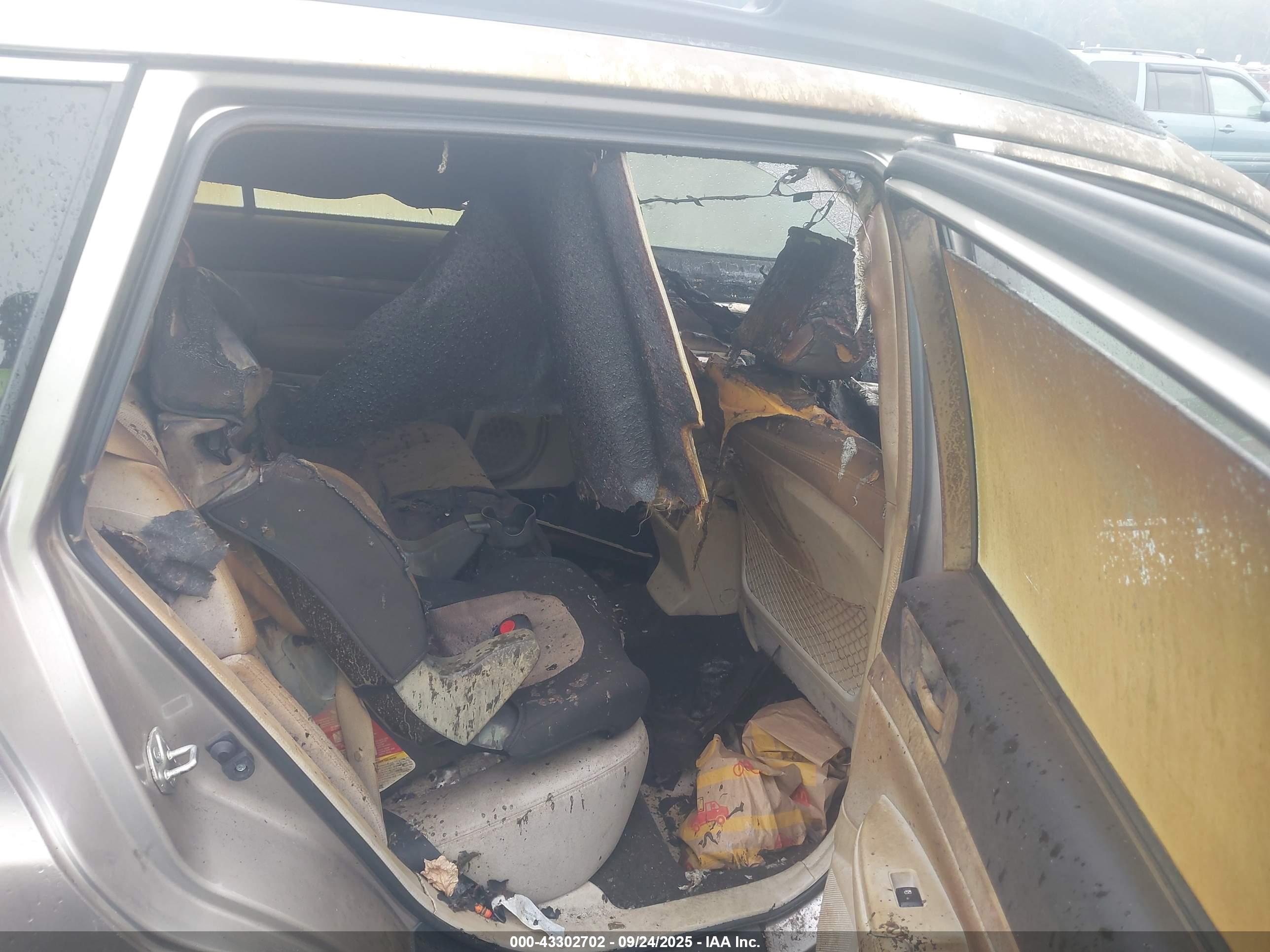 SUBARU OUTBACK image 8