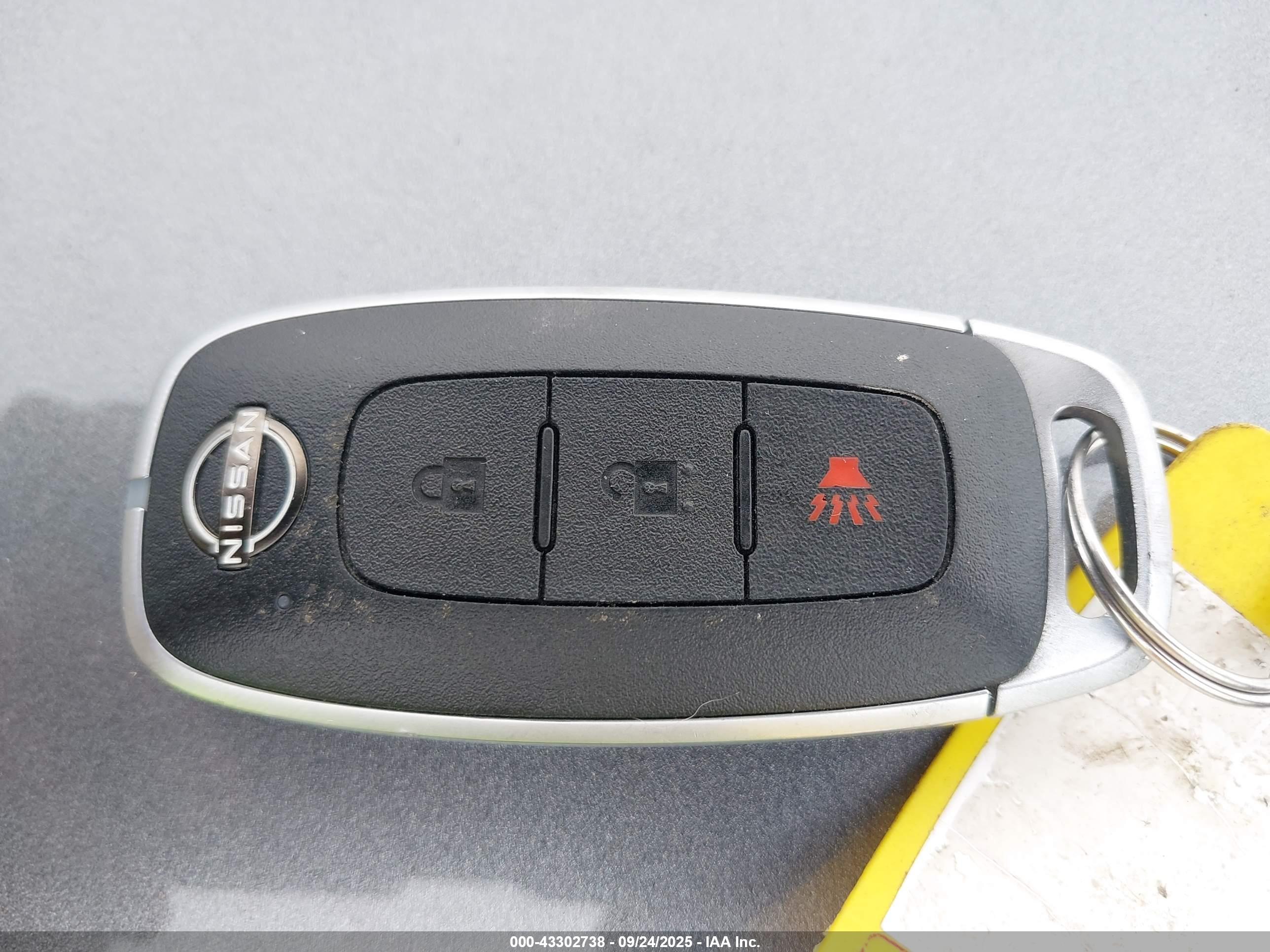 NISSAN ROGUE image 11
