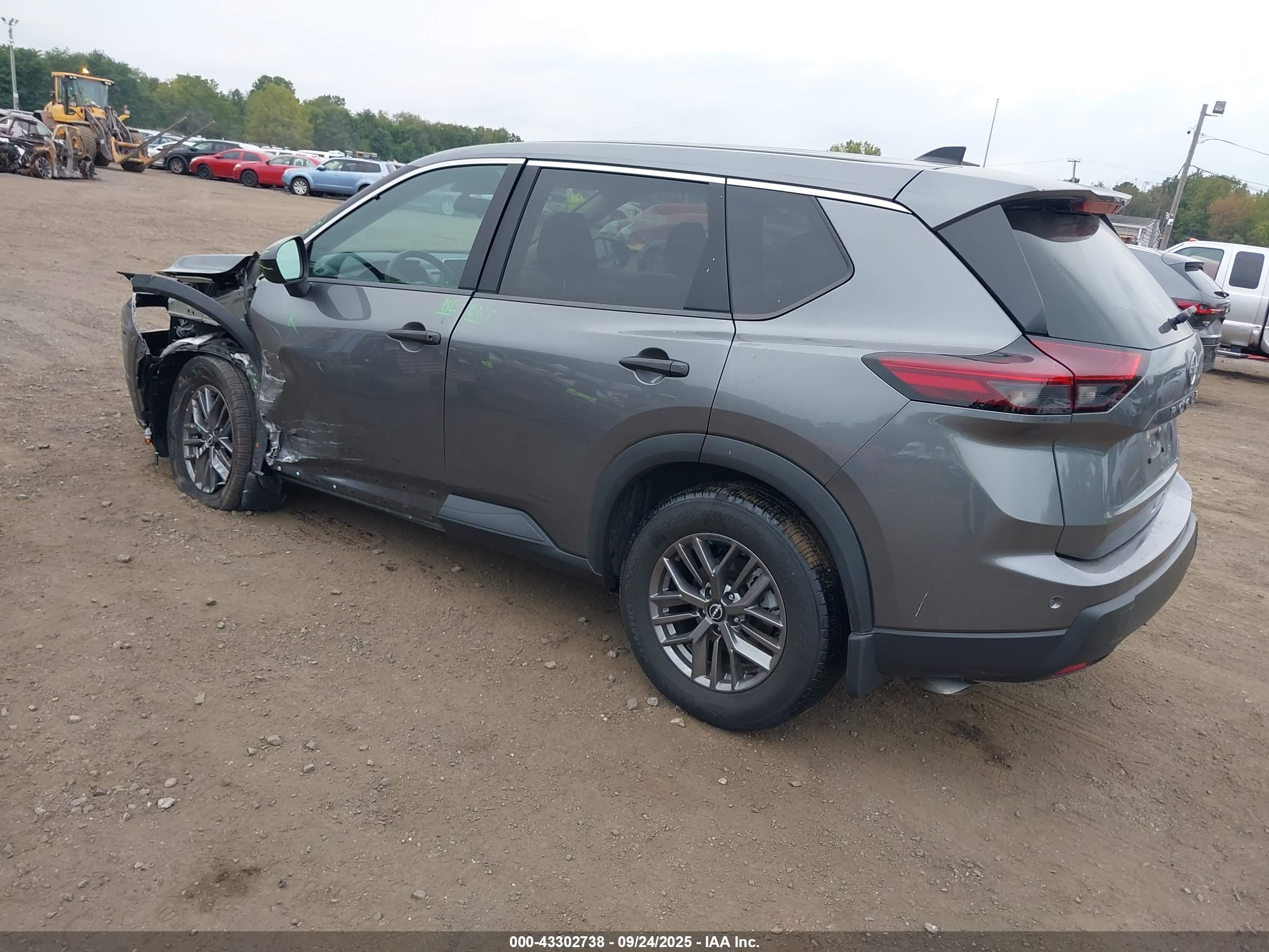 NISSAN ROGUE image 3