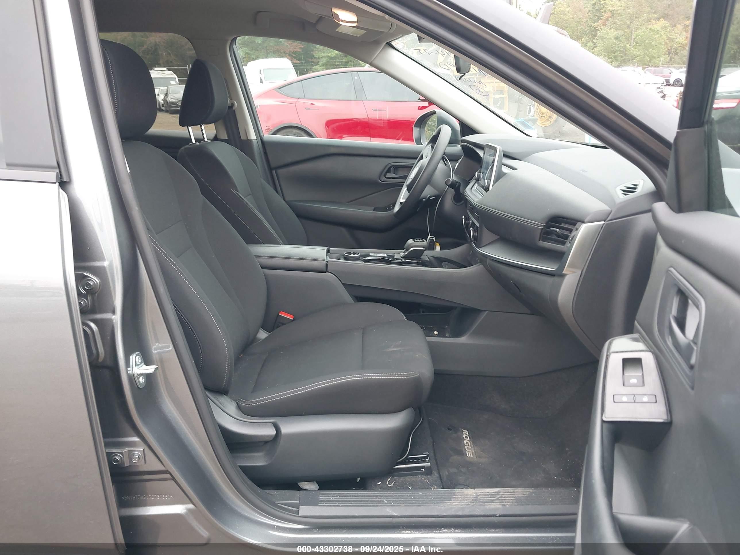 NISSAN ROGUE image 5