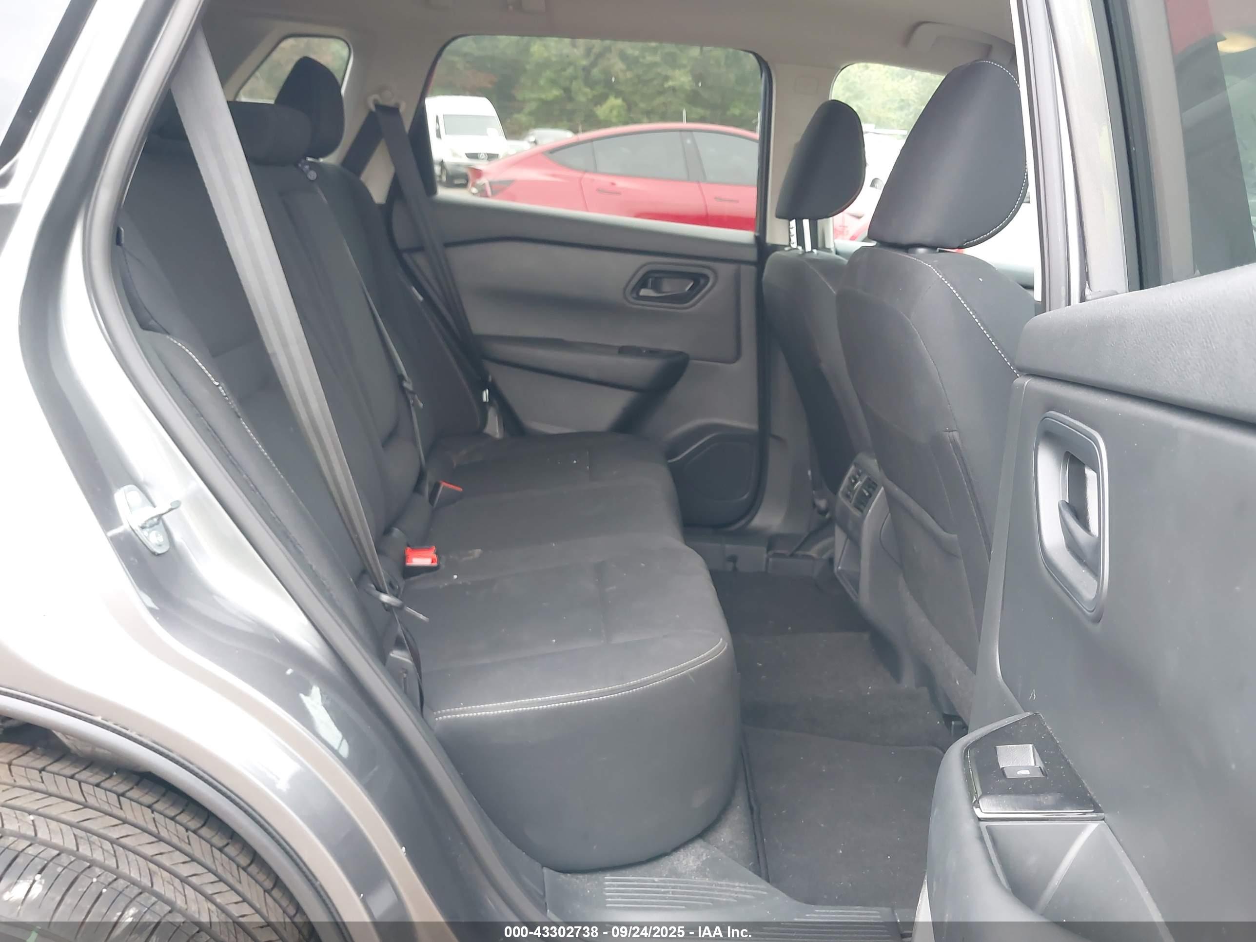 NISSAN ROGUE image 8