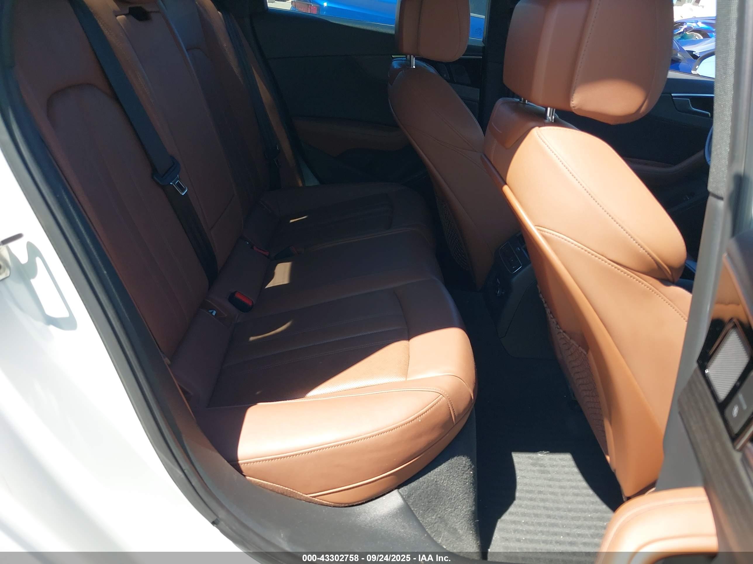 AUDI A4 image 8