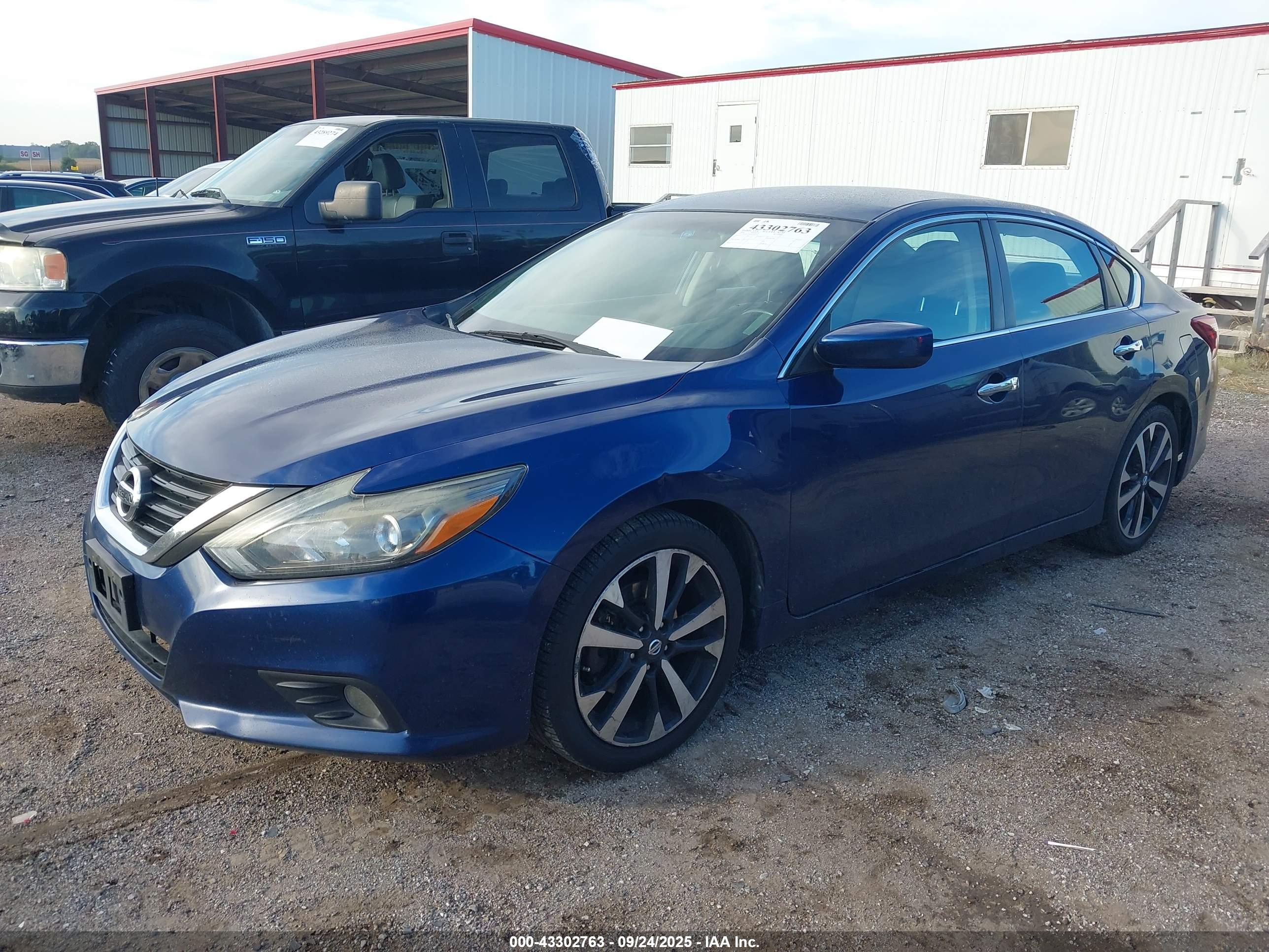 NISSAN ALTIMA image 2