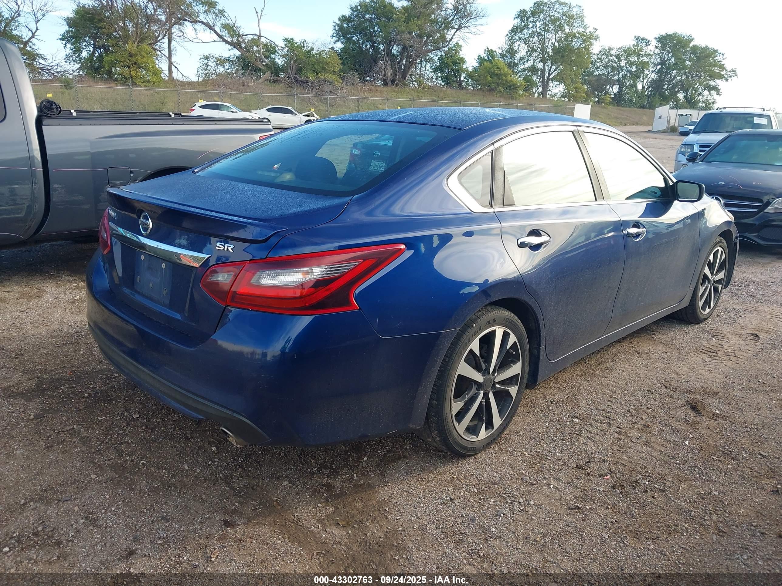 NISSAN ALTIMA image 4