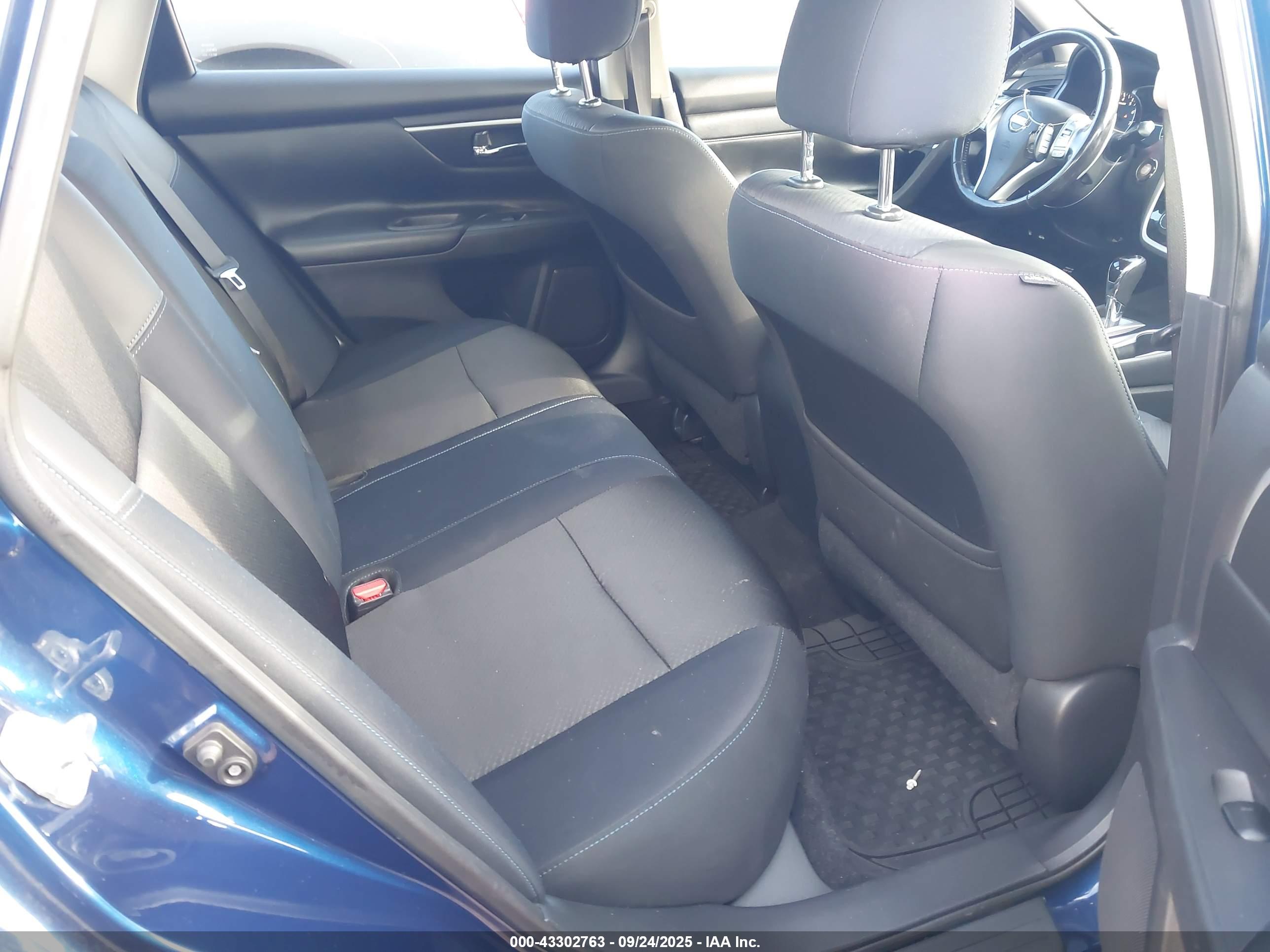 NISSAN ALTIMA image 8