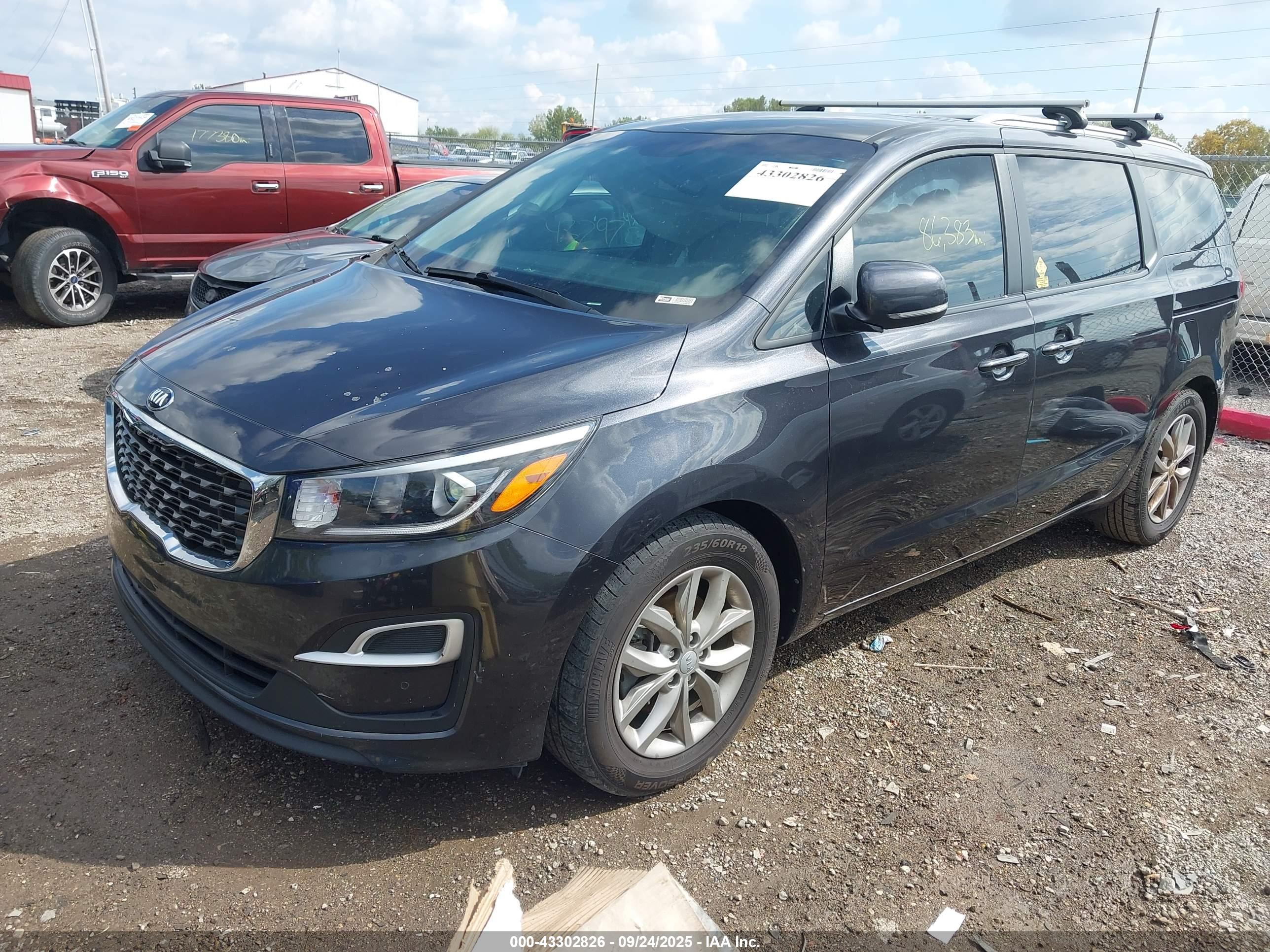 KIA SEDONA image 2