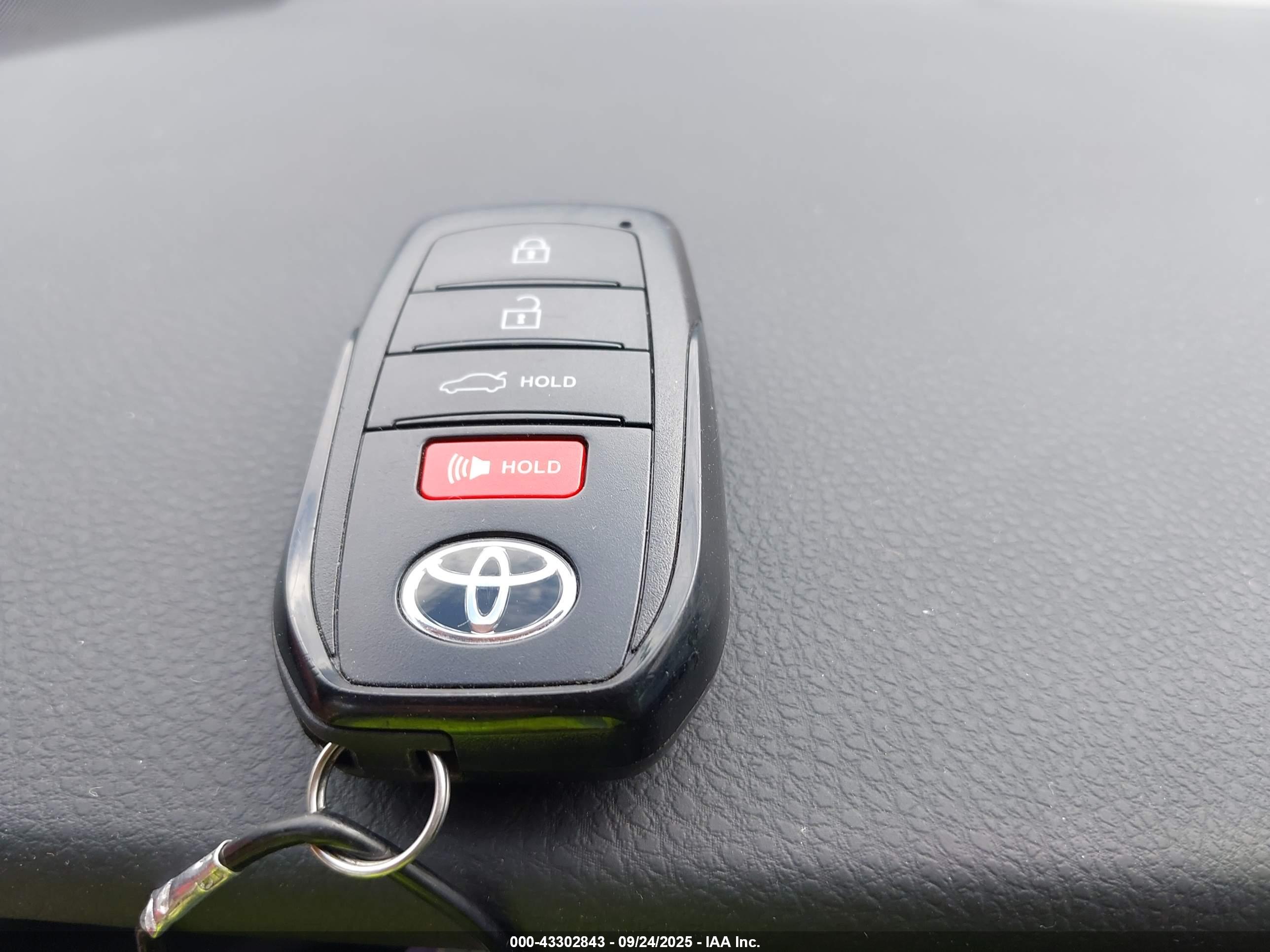 TOYOTA CAMRY image 11