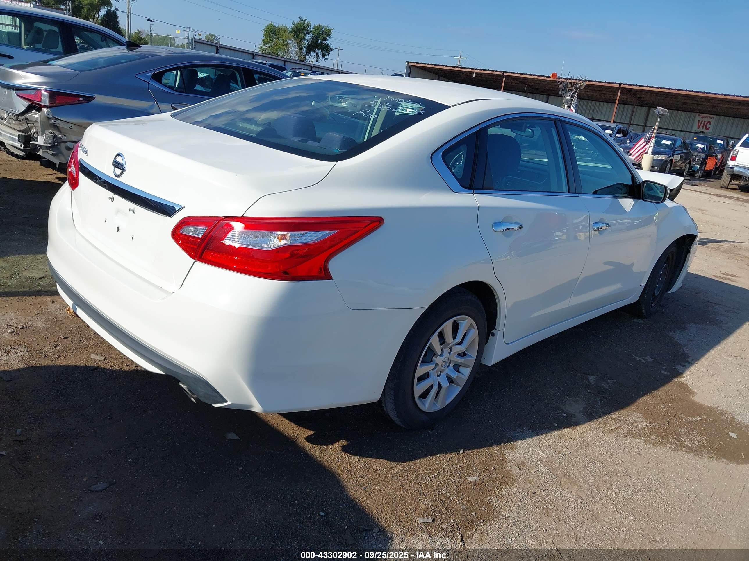 NISSAN ALTIMA image 4