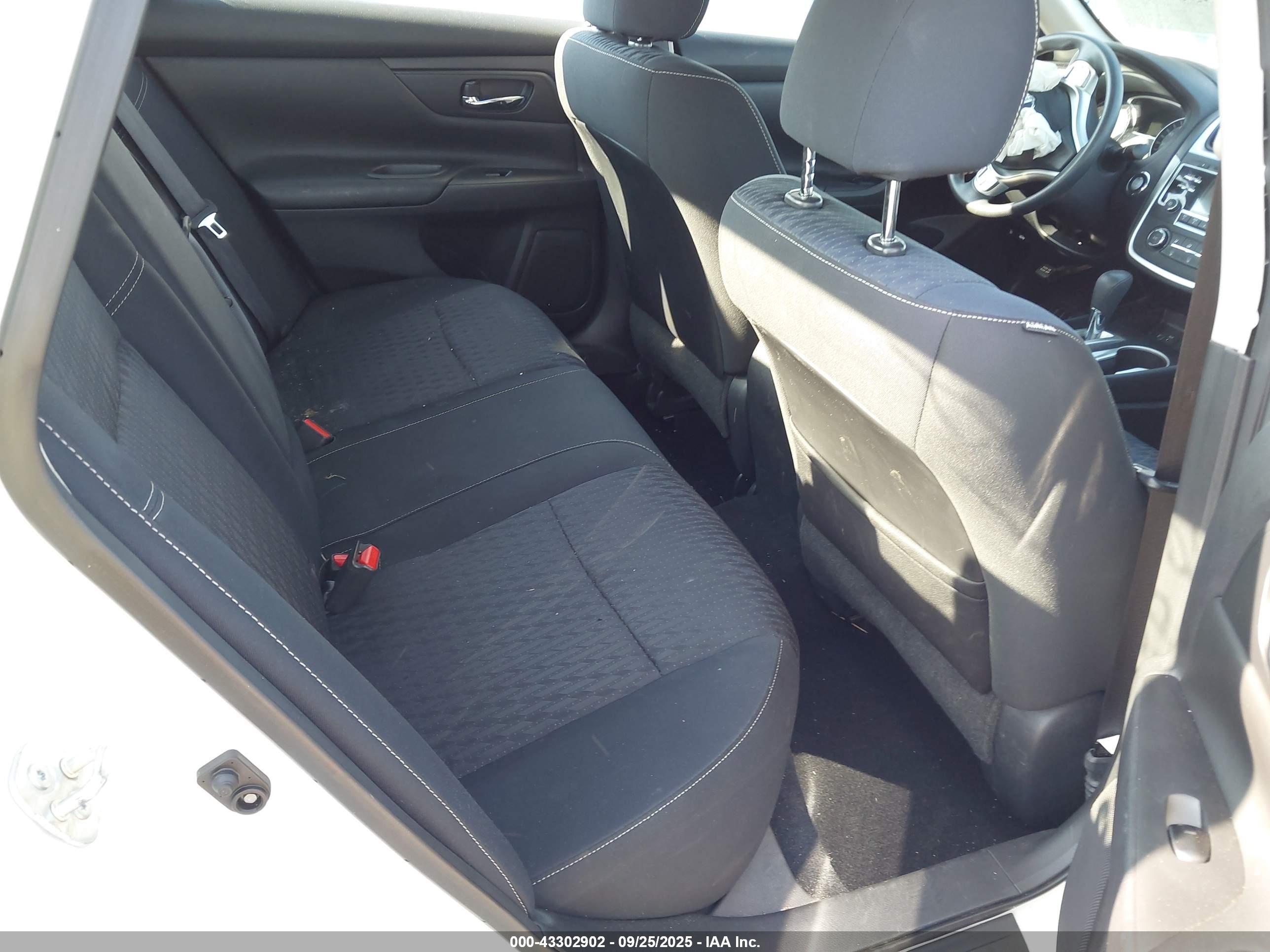 NISSAN ALTIMA image 8