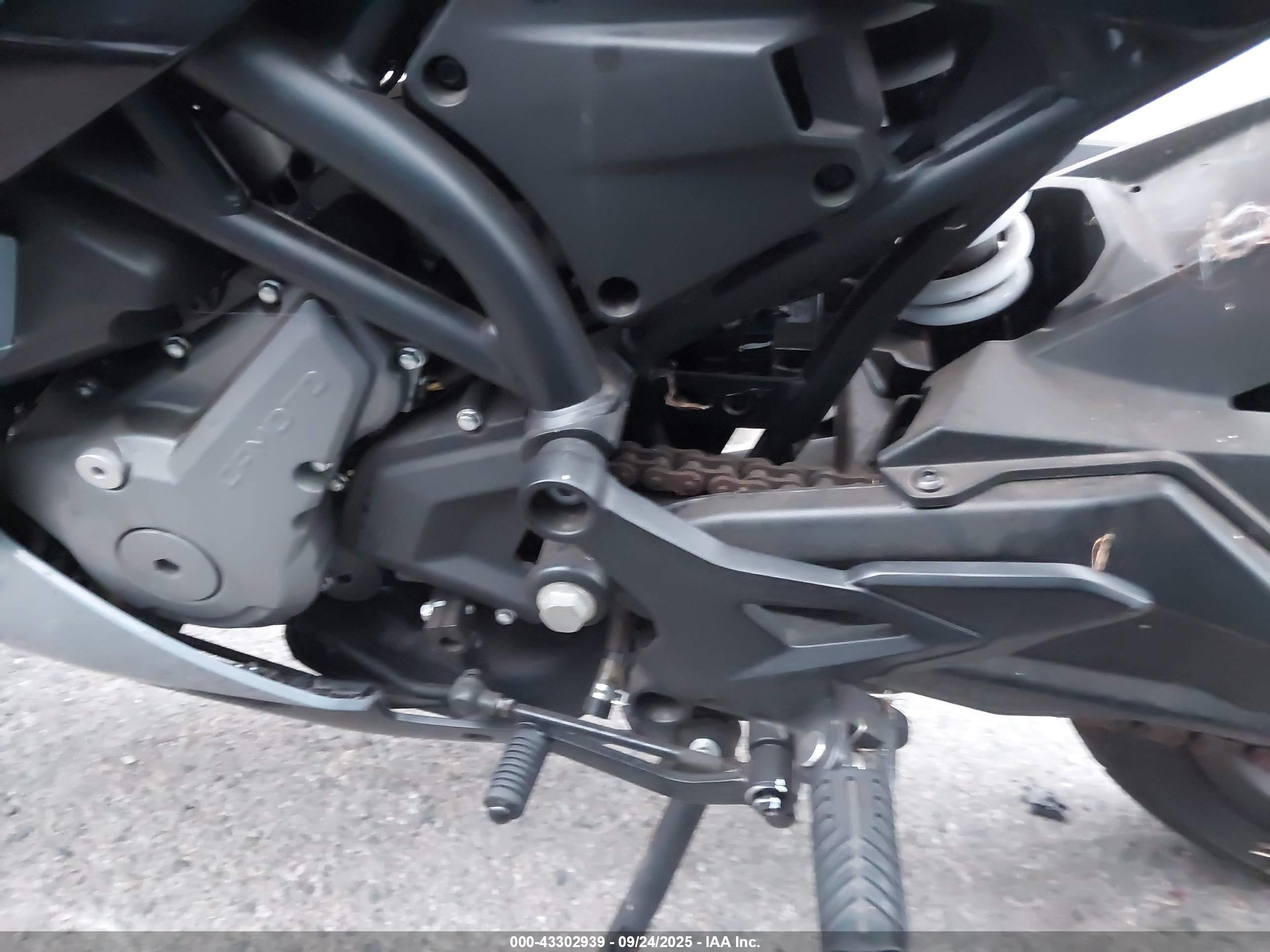 CF MOTO image 9