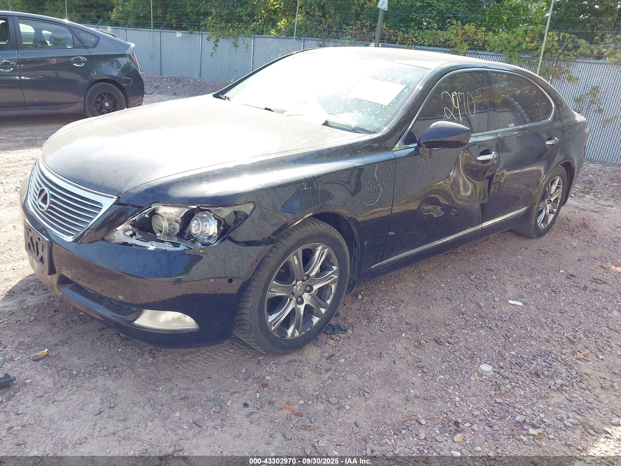 LEXUS LS image 2