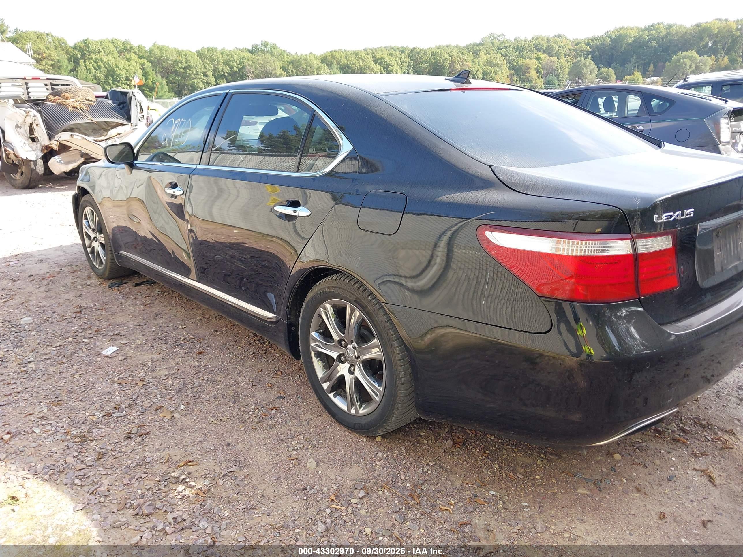 LEXUS LS image 3