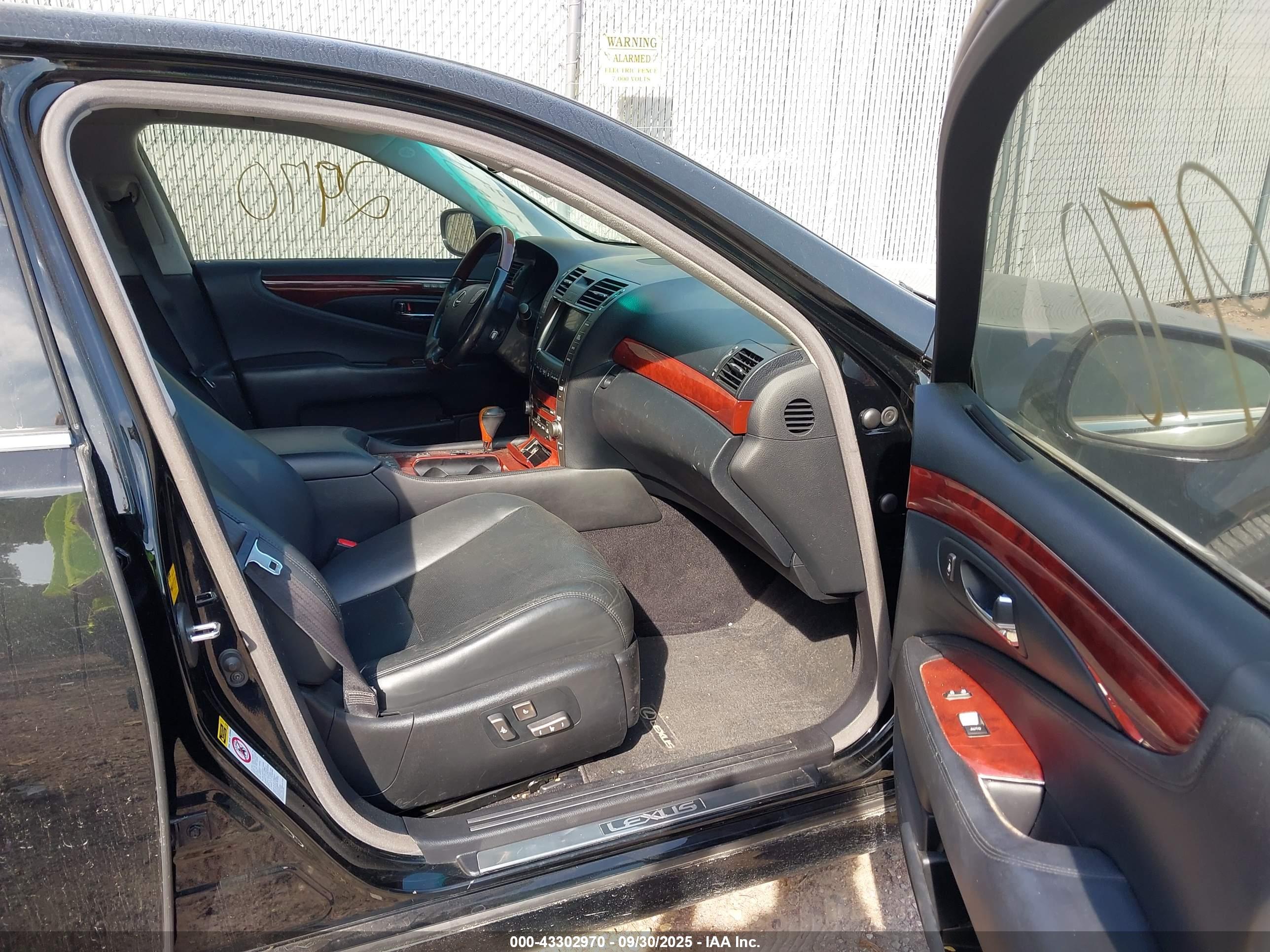 LEXUS LS image 5
