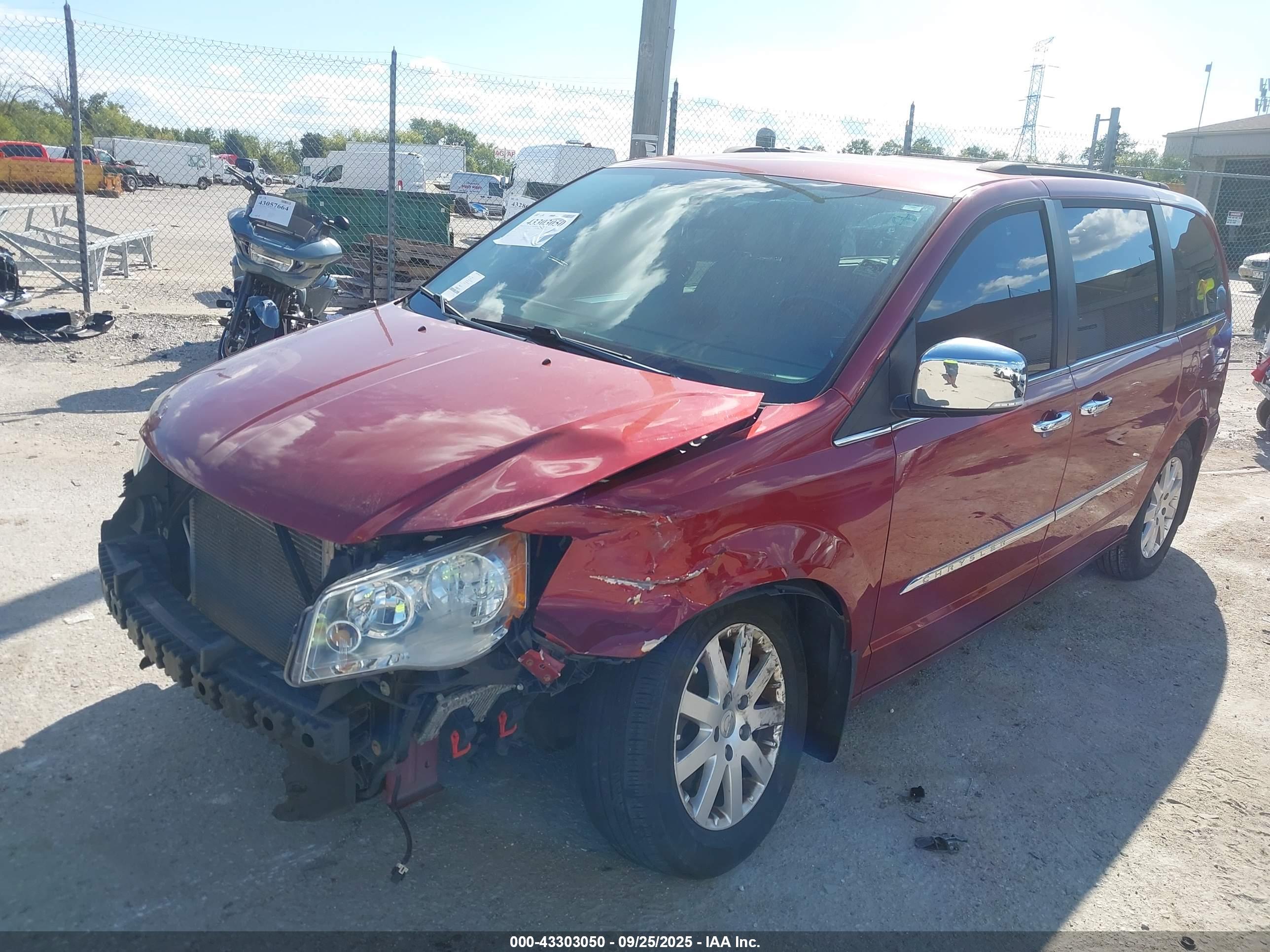 CHRYSLER TOWN image 2